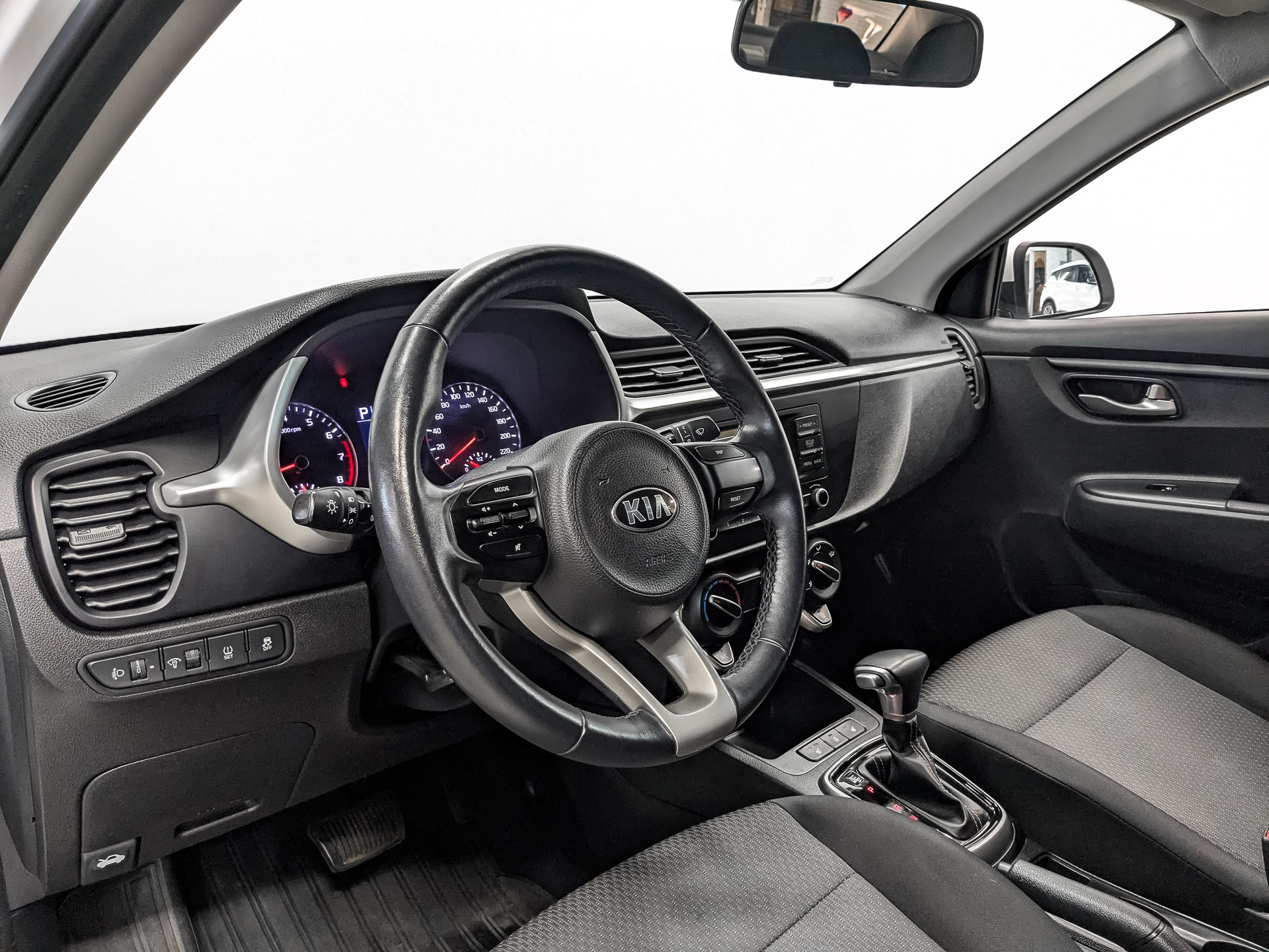 KIA Rio 1.60 (123 л.с), автомат, 2021, пробег 118 948 км
