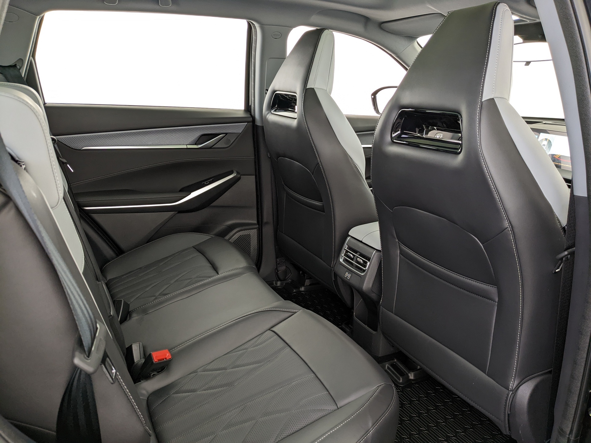 Фото Changan CS75 Plus III Люкс 2.0T/226 8AT Передний привод