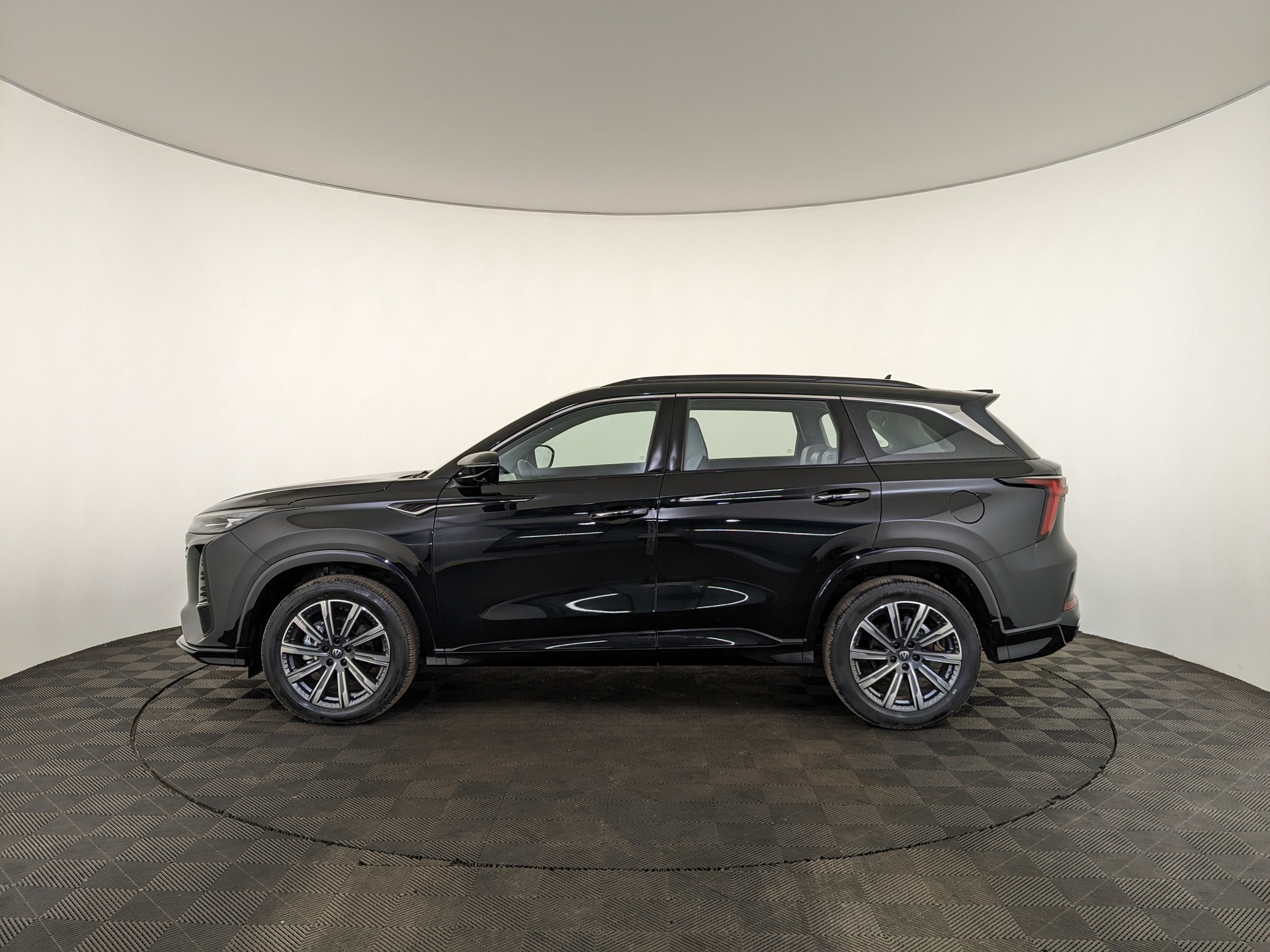 Фото Changan CS75 Plus III Люкс 2.0T/226 8AT Передний привод