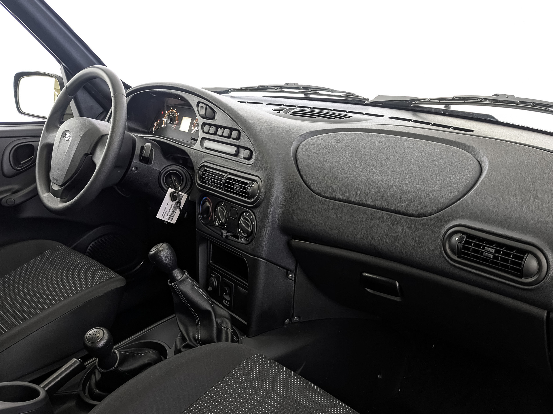 Фото Lada Niva Travel Классик 1.8/90 5MT