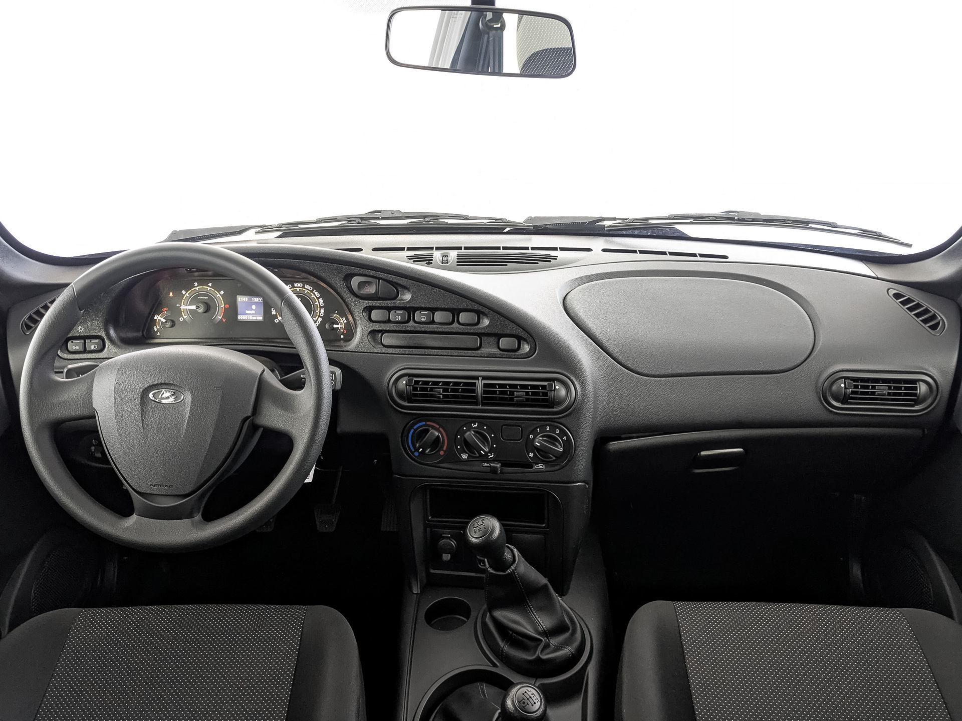 Фото Lada Niva Travel Классик 1.8/90 5MT