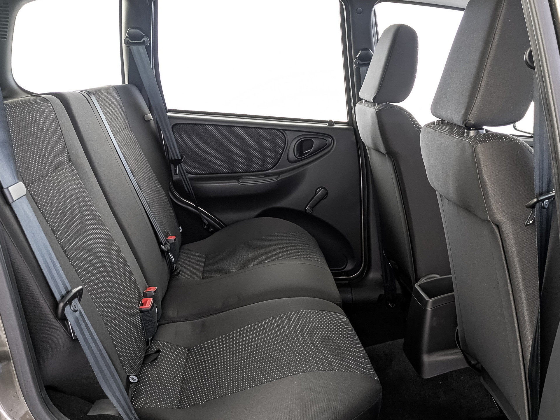 Фото Lada Niva Travel Классик 1.8/90 5MT