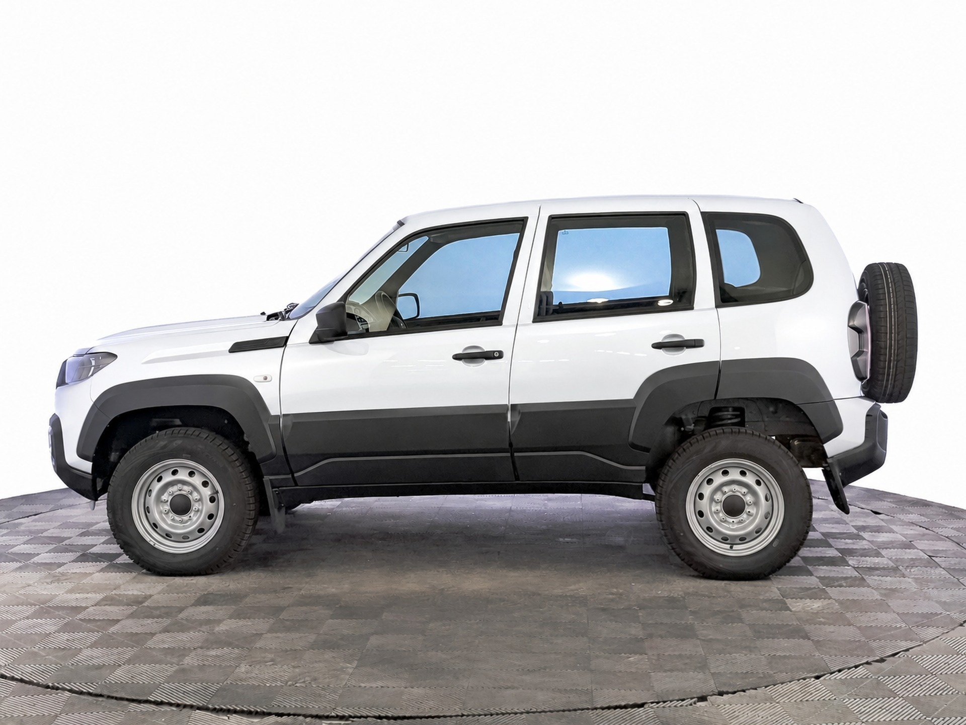 Фото Lada Niva Travel Классик 1.8/90 5MT
