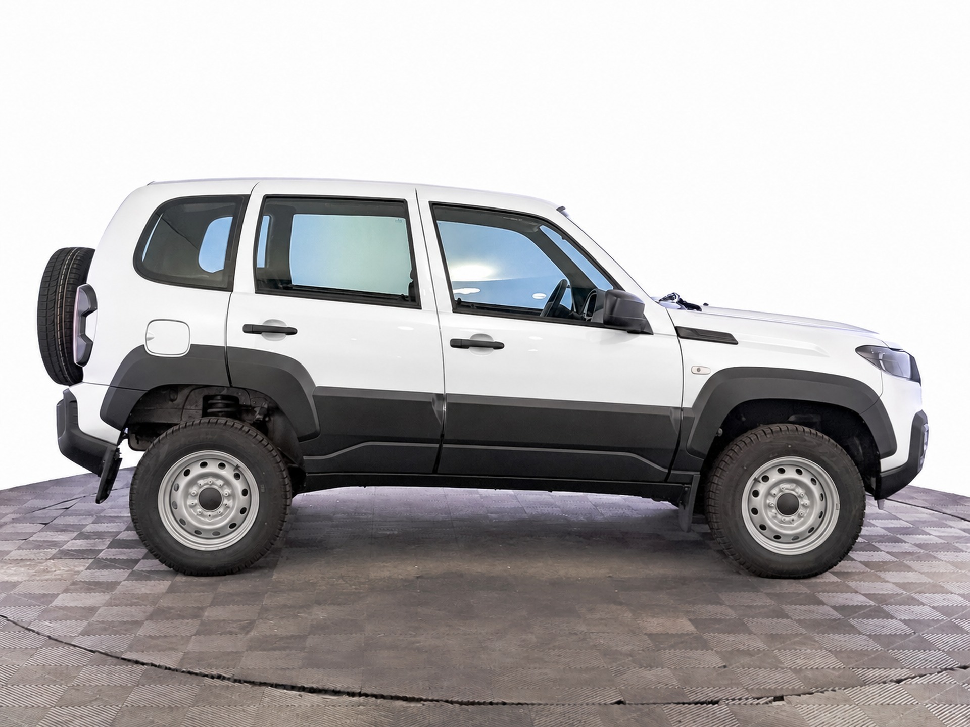 Фото Lada Niva Travel Классик 1.8/90 5MT