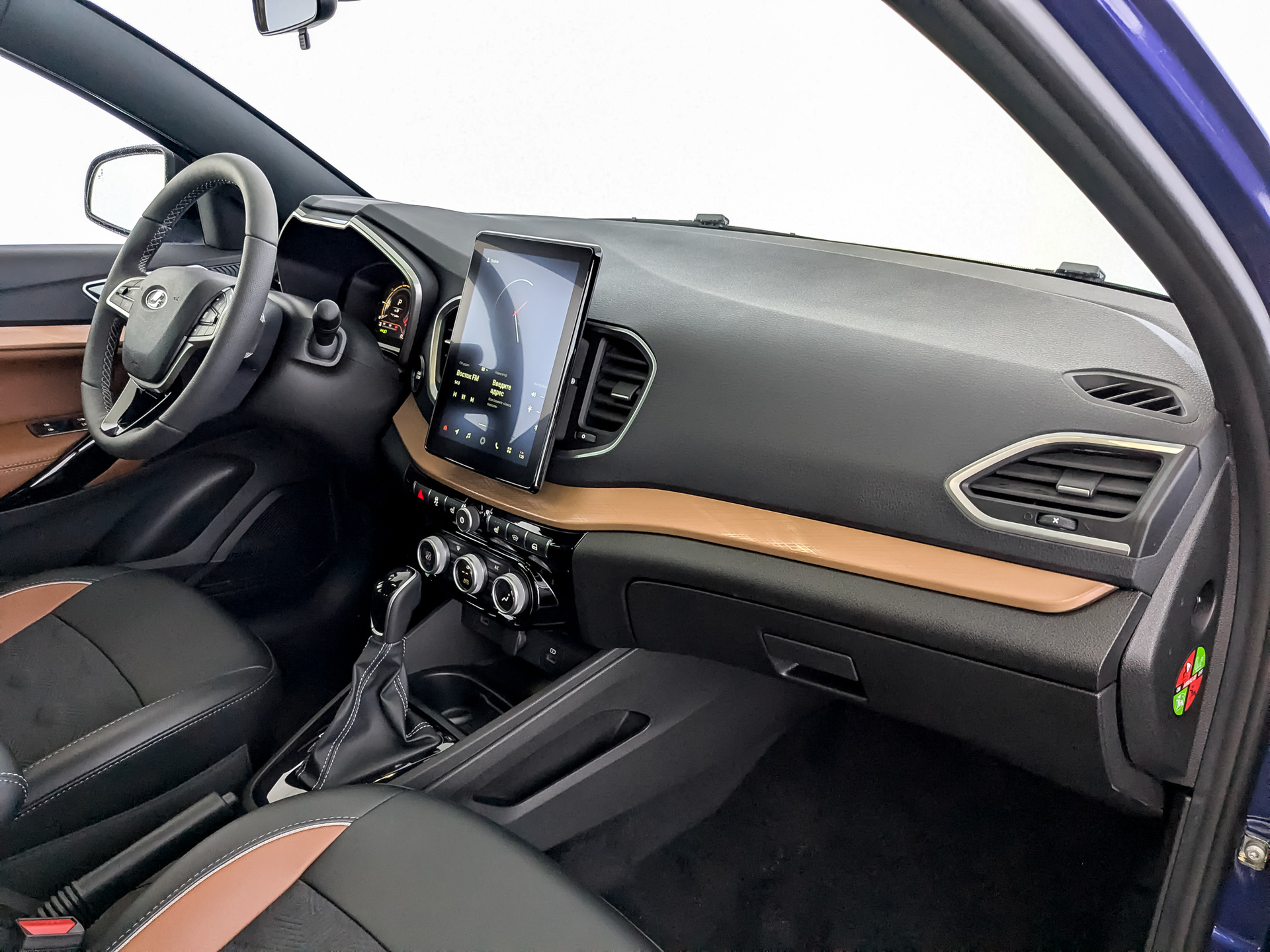 Фото Lada Vesta Седан Кросс Техно 1.8/122 ВТ