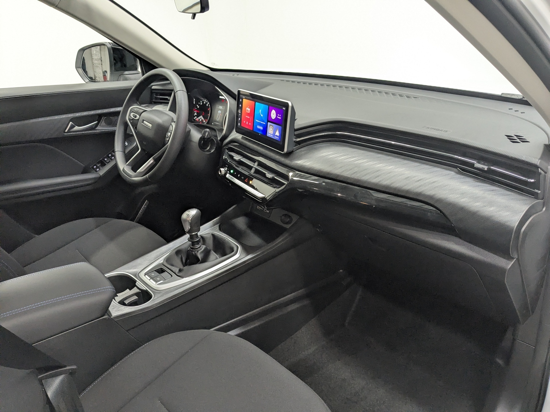 Фото Haval Jolion Комфорт 1.5T/143 6MT 2WD