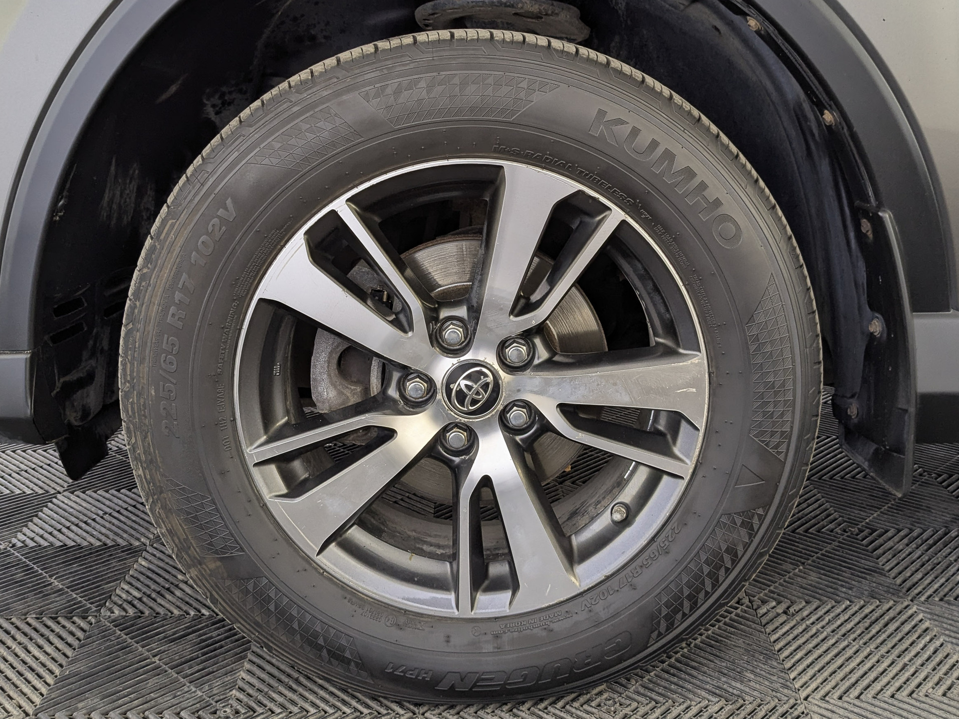 TOYOTA Rav-4 2.00 (146 л.с), автомат, 2015, пробег 100 105 км