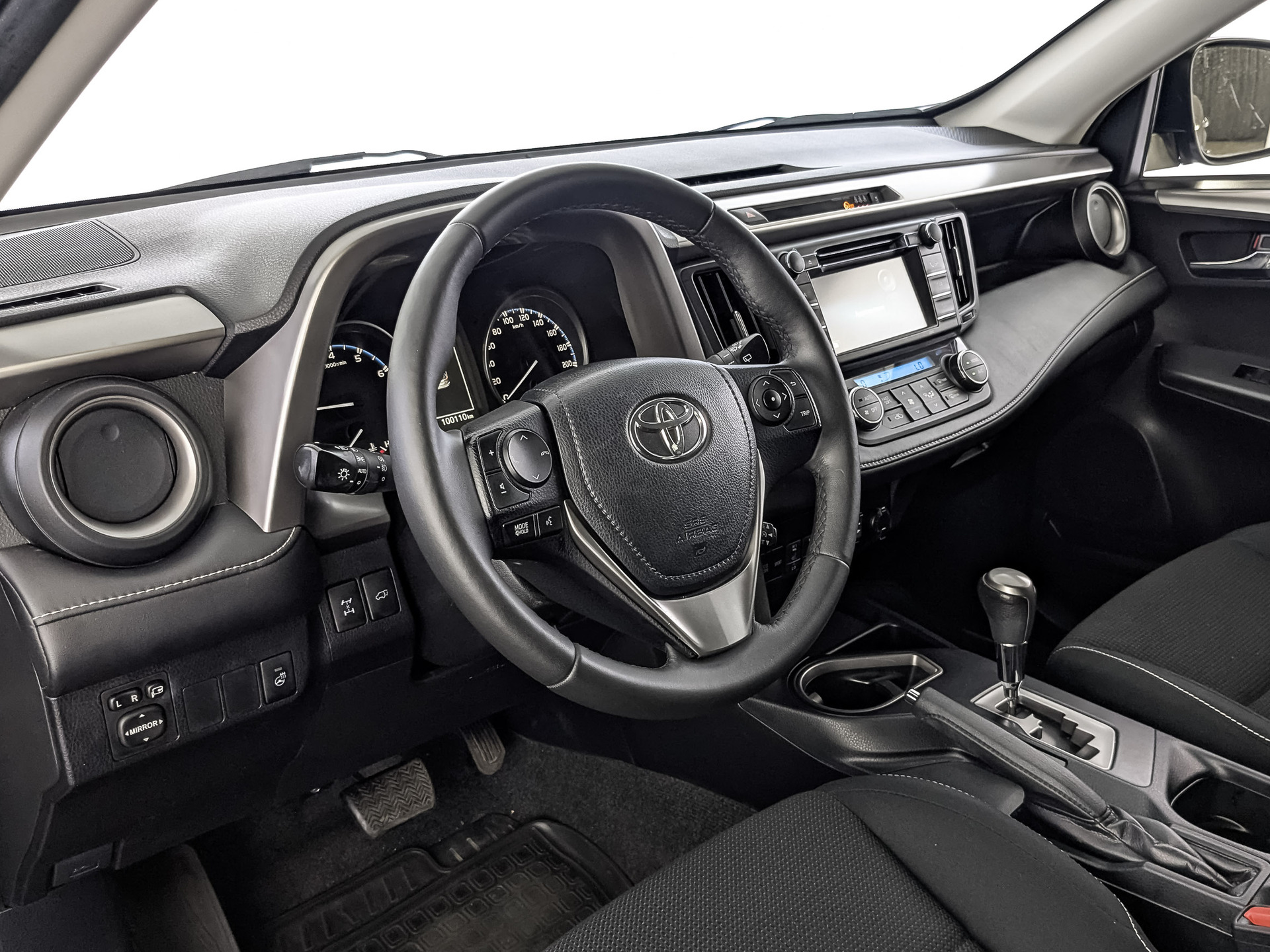 TOYOTA Rav-4 2.00 (146 л.с), автомат, 2015, пробег 100 105 км