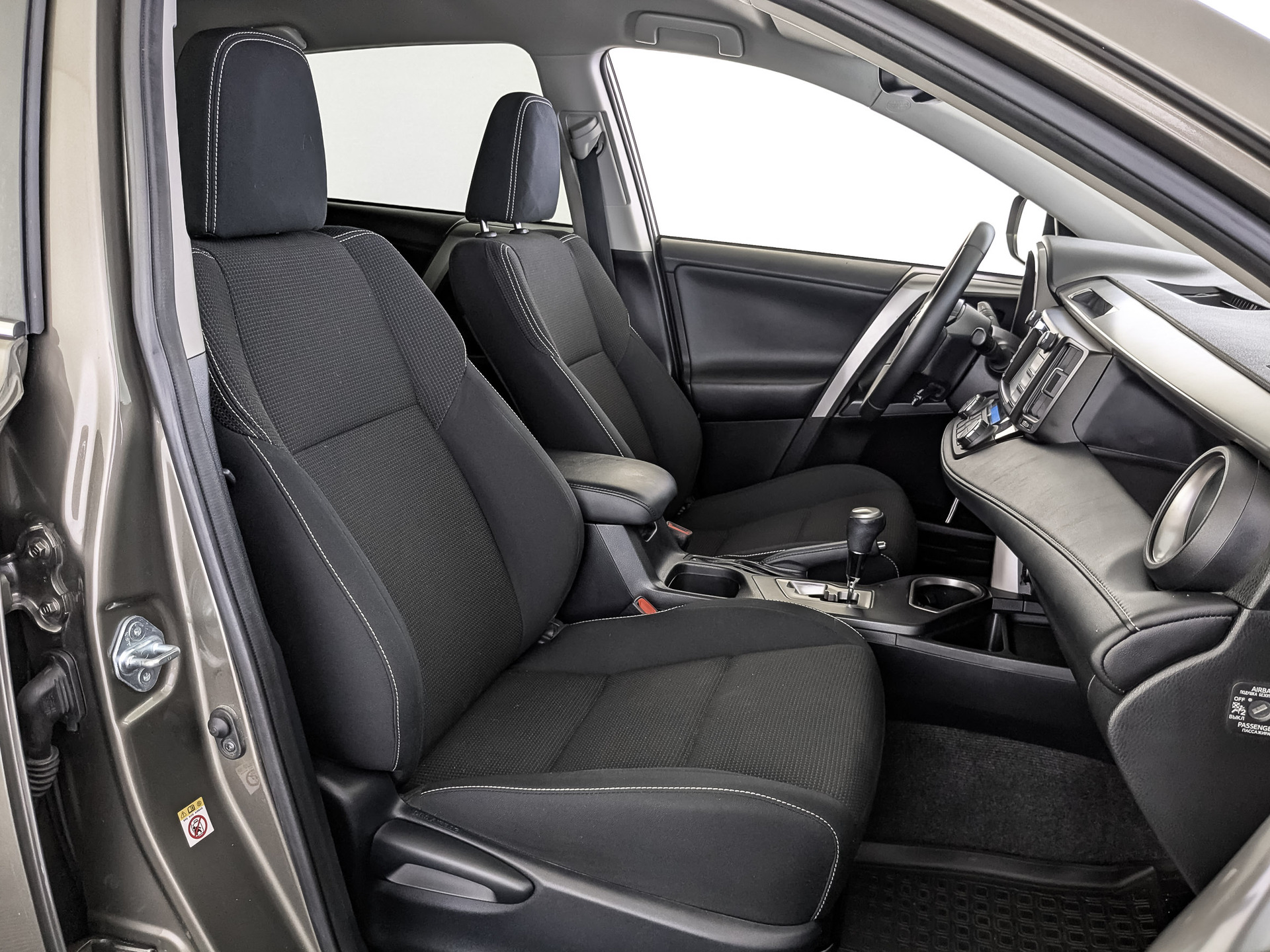TOYOTA Rav-4 2.00 (146 л.с), автомат, 2015, пробег 100 105 км
