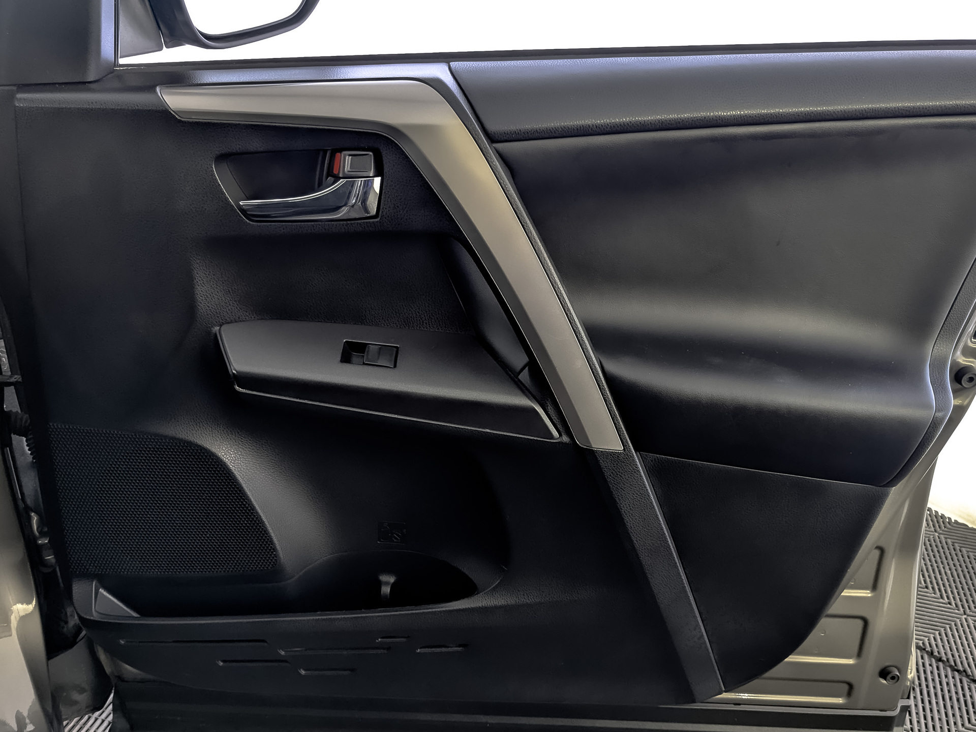 TOYOTA Rav-4 2.00 (146 л.с), автомат, 2015, пробег 100 105 км