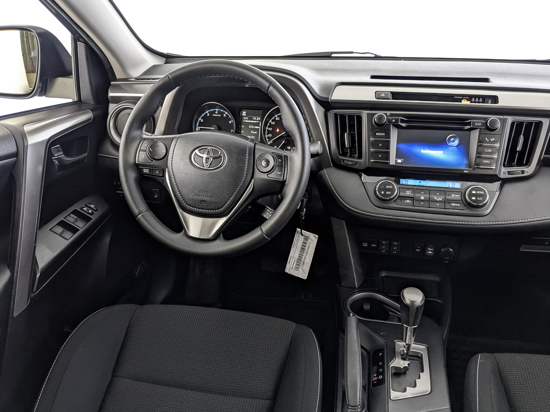 TOYOTA Rav-4 2.00 (146 л.с), автомат, 2015, пробег 100 105 км