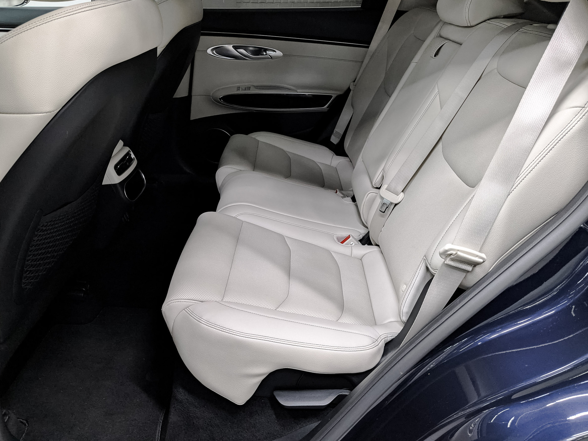 GENESIS GV70 2.50 (249 л.с), автомат, 2021, пробег 44 302 км