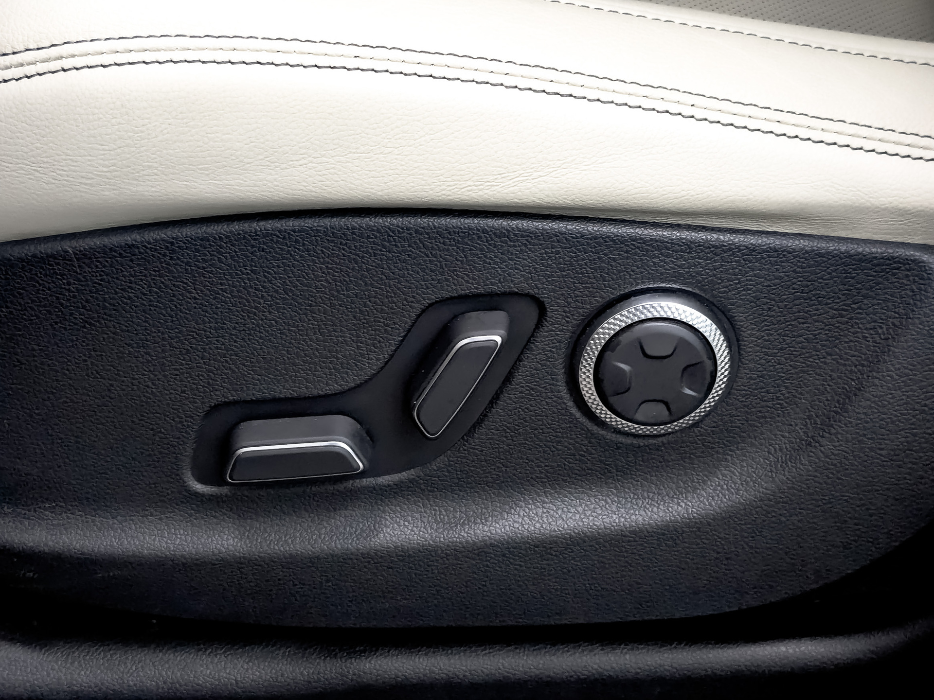 GENESIS GV70 2.50 (249 л.с), автомат, 2021, пробег 44 302 км