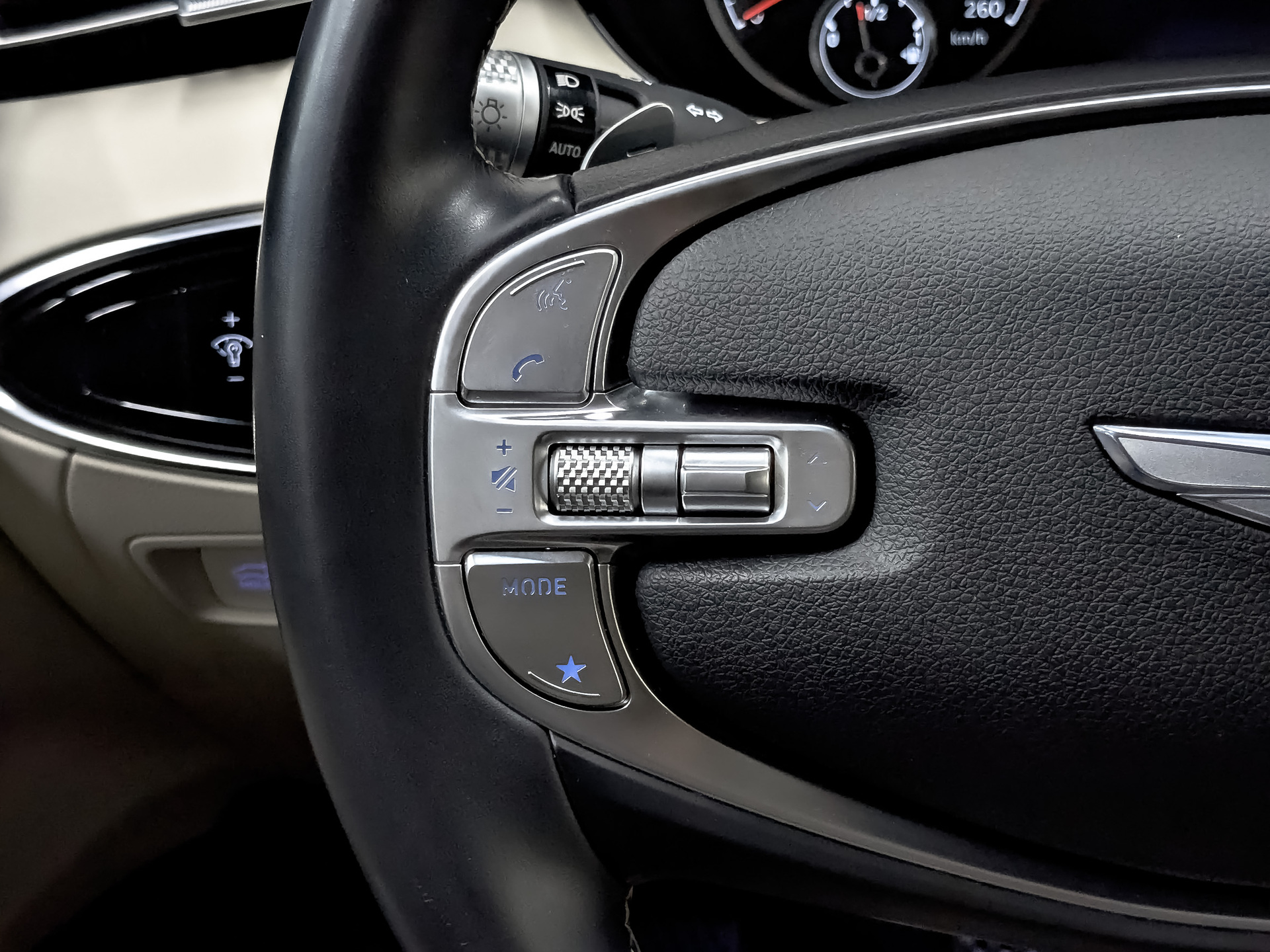 GENESIS GV70 2.50 (249 л.с), автомат, 2021, пробег 44 302 км