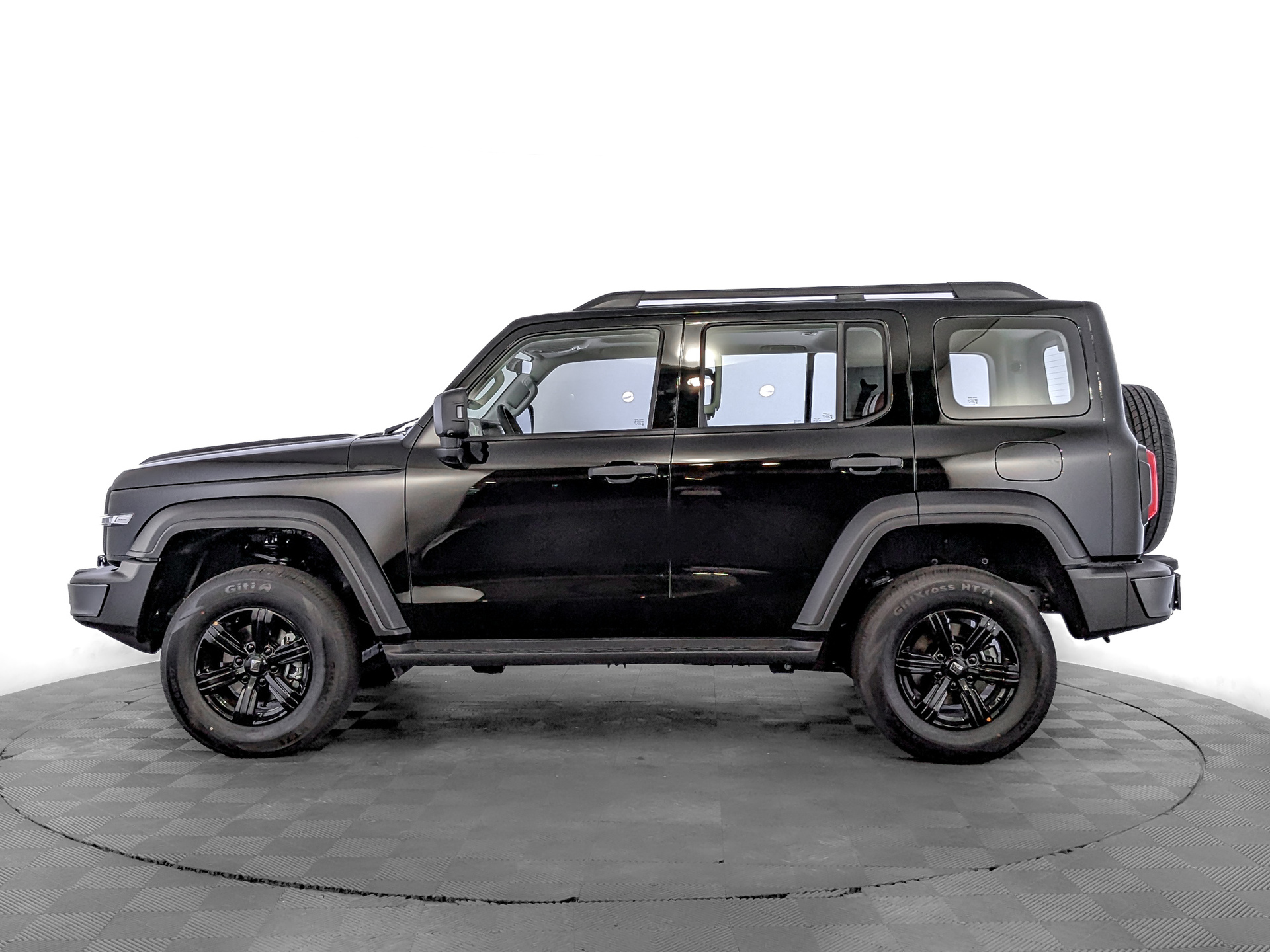 Фото Tank 300 Драйв (Adventure) 2.0T/218 8AT 4WD