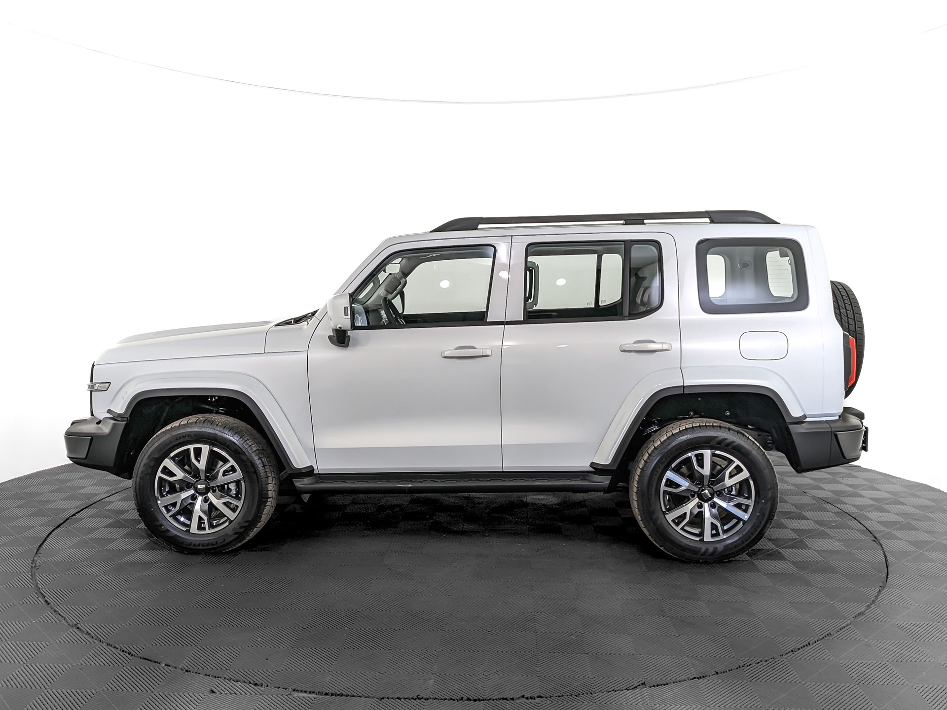 Фото Tank 300 Сити Драйв (City Adventure) 2.0T/218 8AT 4WD