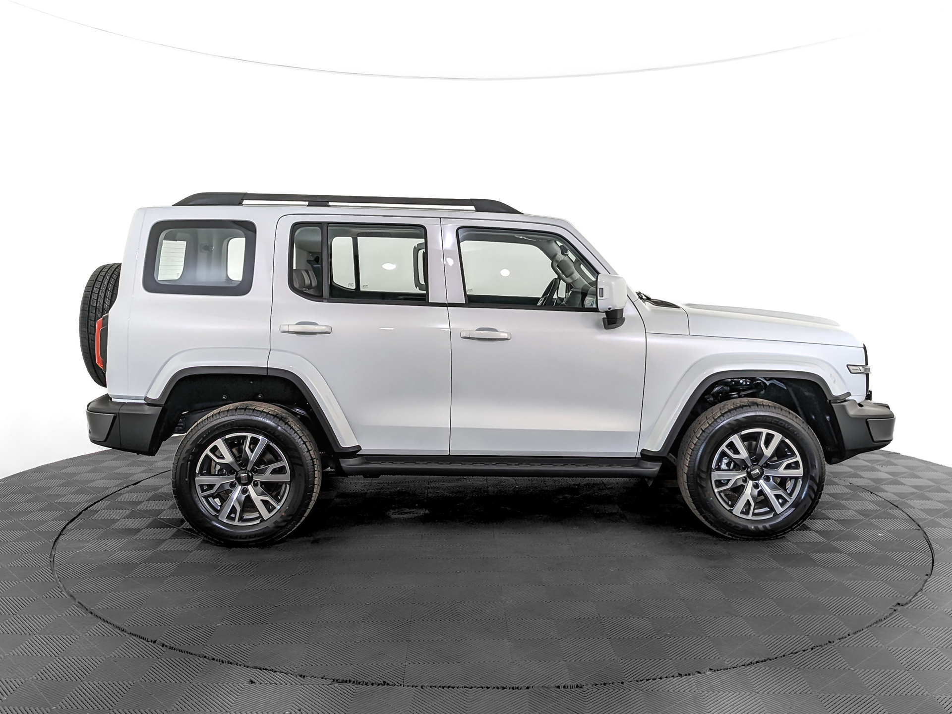 Фото Tank 300 Сити Драйв (City Adventure) 2.0T/218 8AT 4WD
