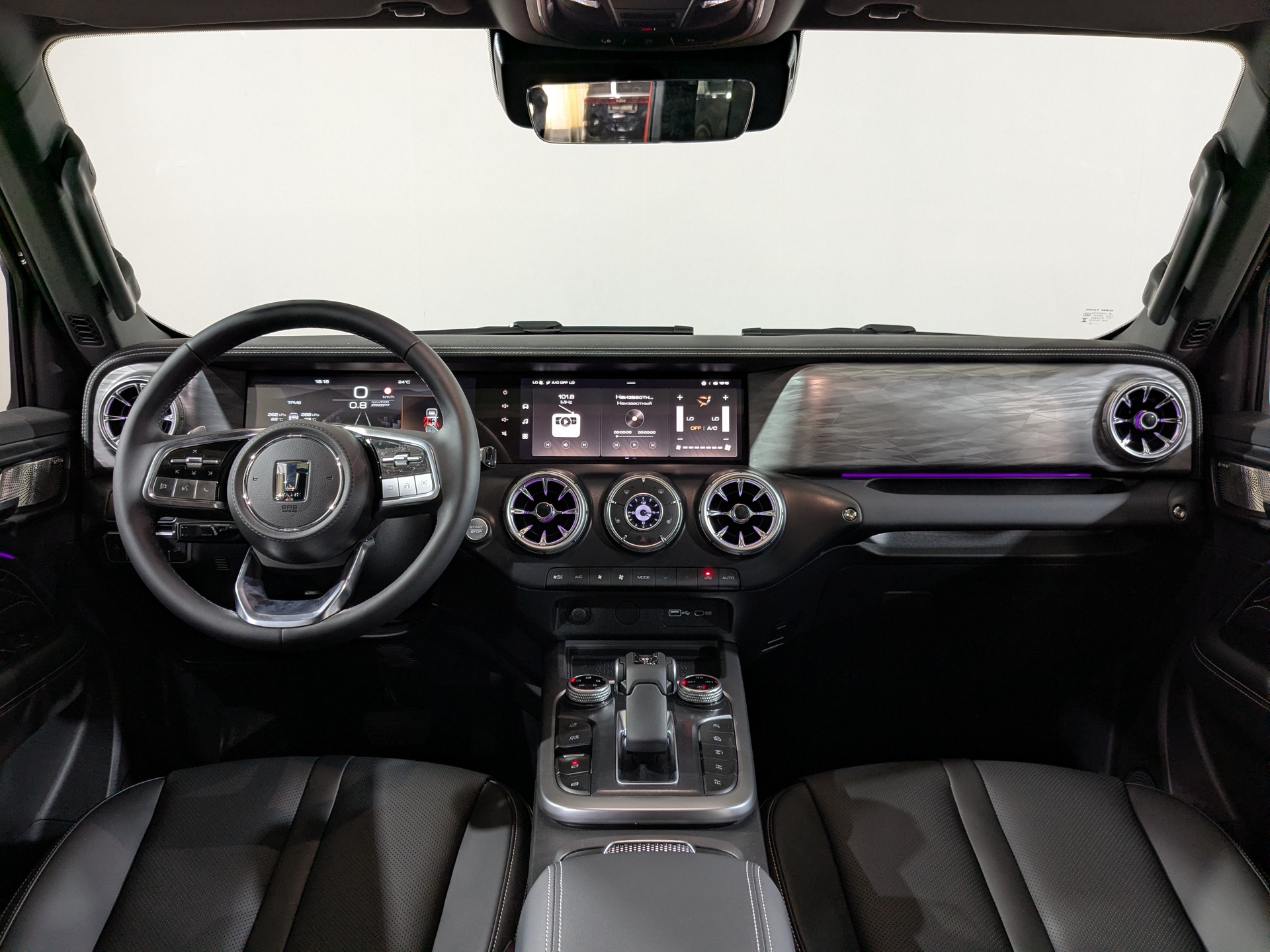 Фото Tank 300 Сити Премиум (City Premium) 2.0T/218 8AT 4WD