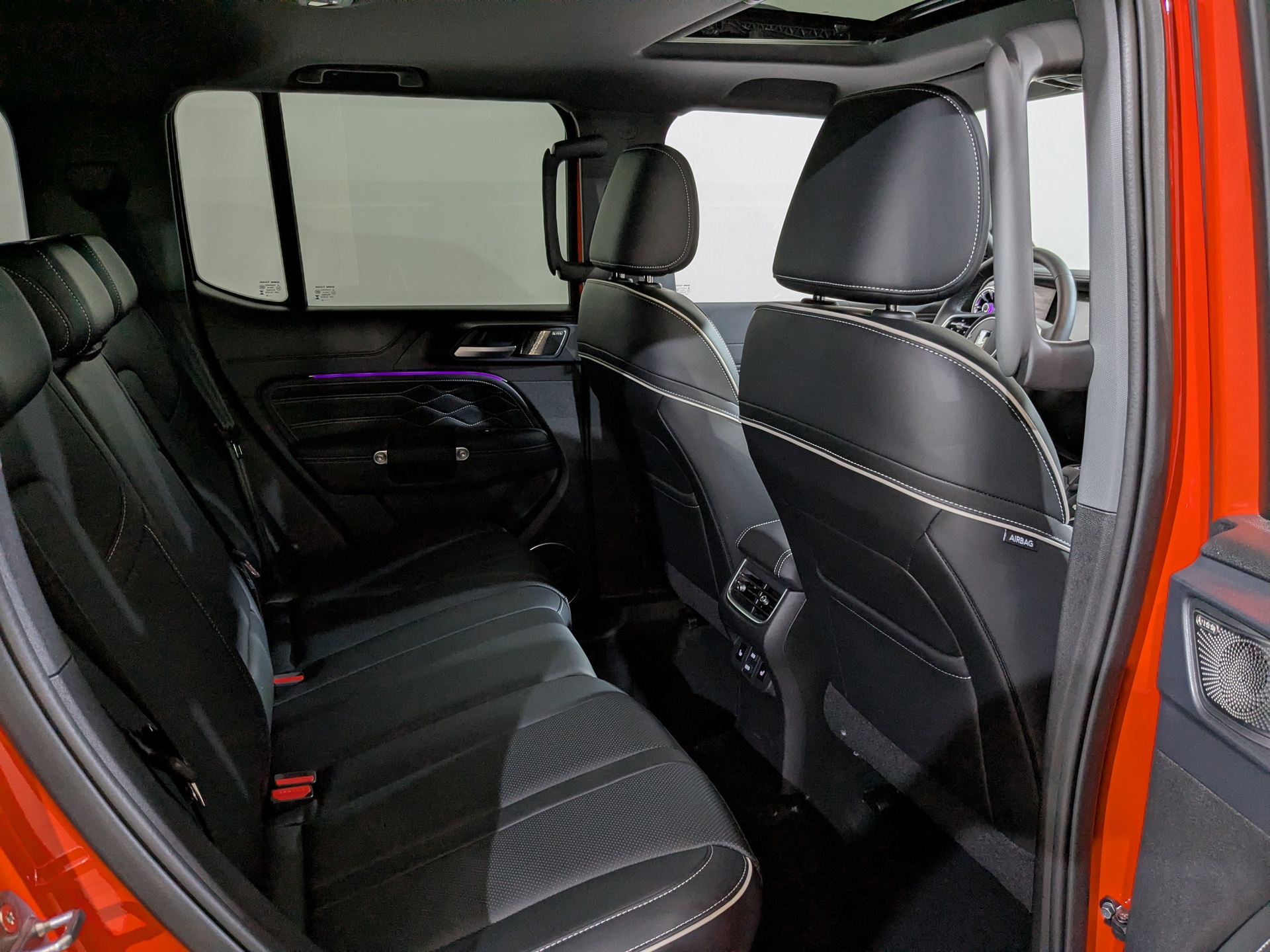 Фото Tank 300 Сити Премиум (City Premium) 2.0T/218 8AT 4WD