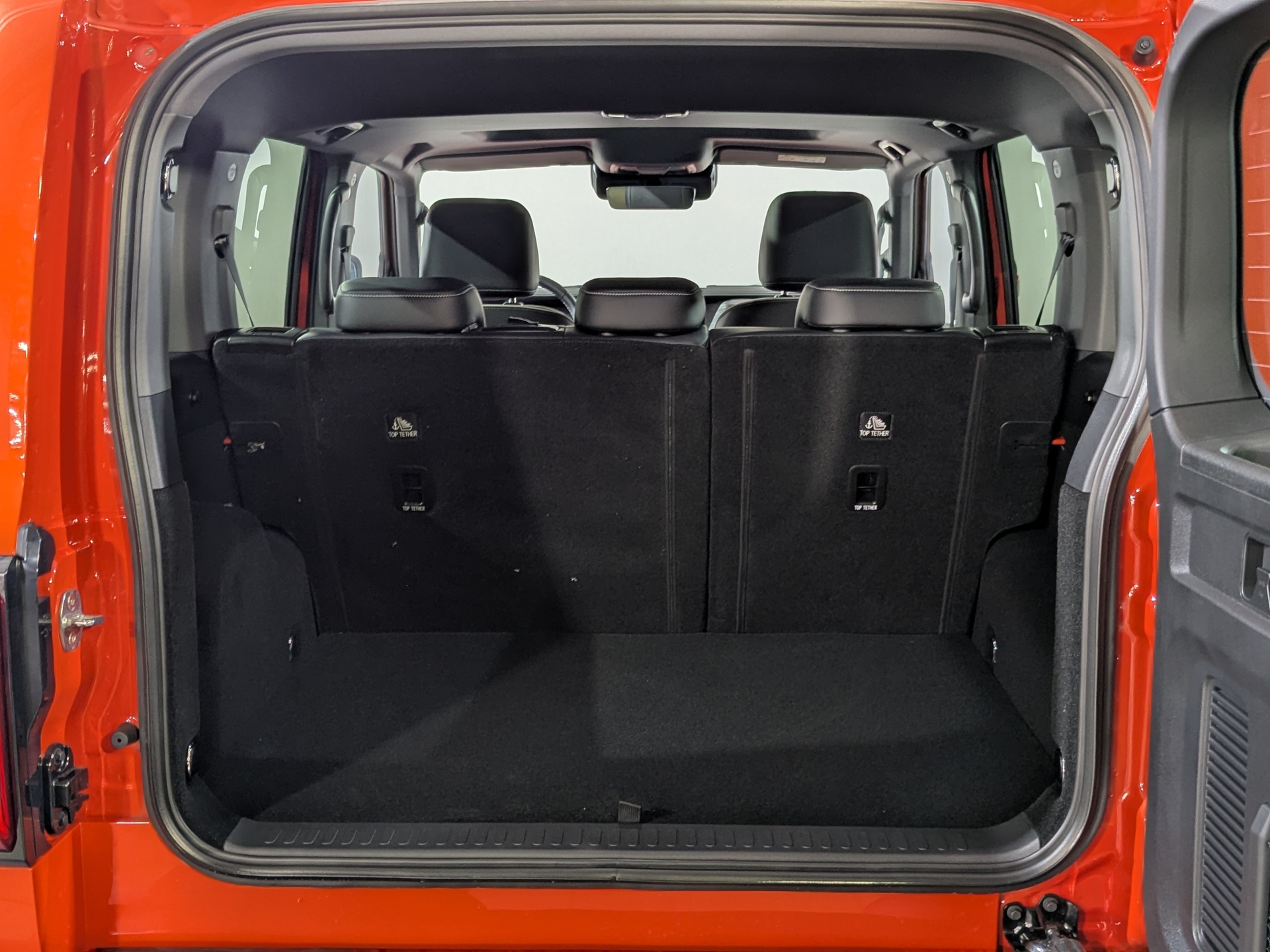 Фото Tank 300 Сити Премиум (City Premium) 2.0T/218 8AT 4WD