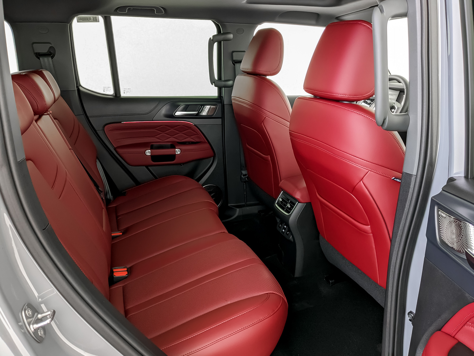 Фото Tank 300 Сити Премиум (City Premium) 2.0T/218 8AT 4WD