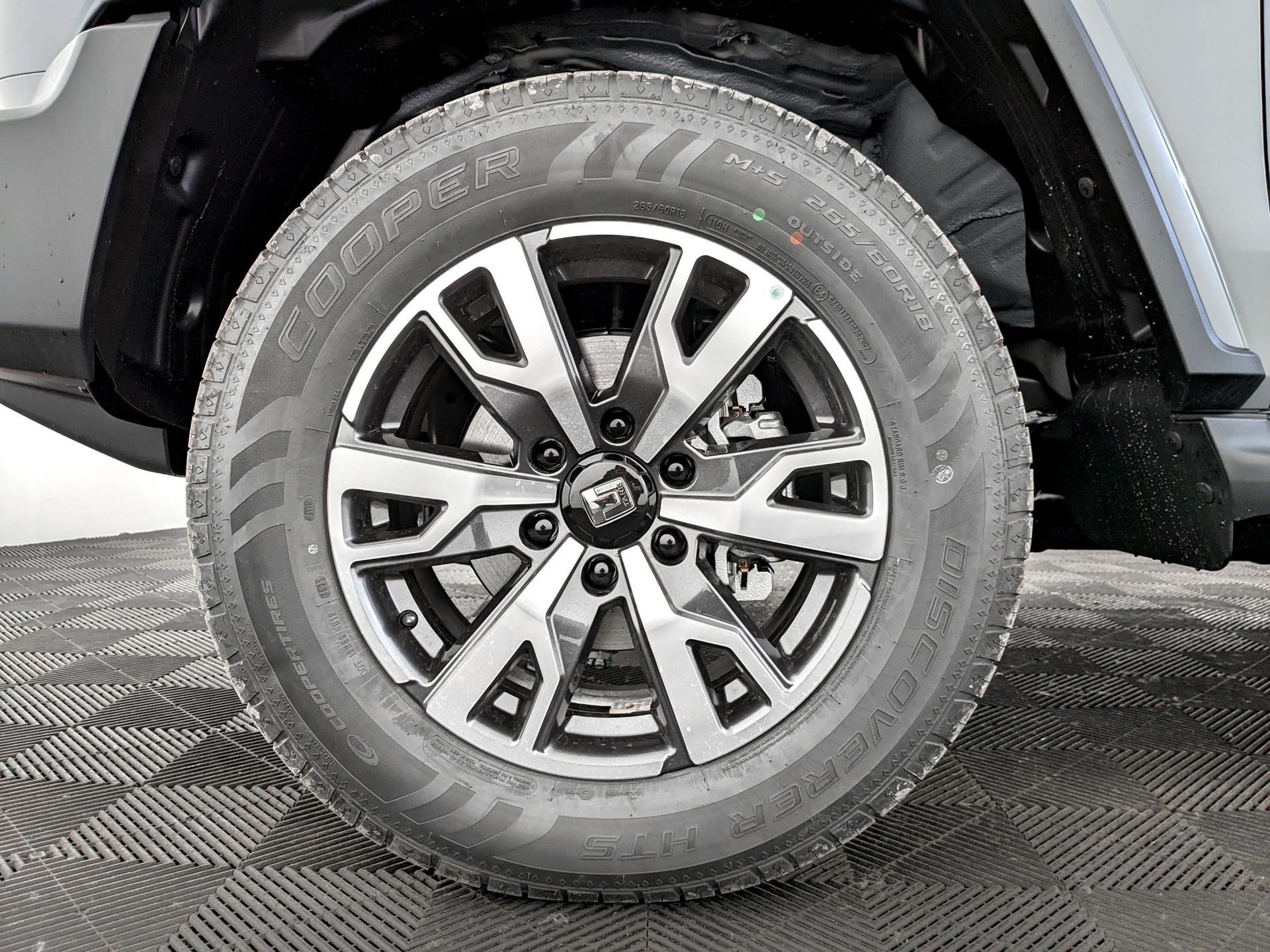 Фото Tank 300 Сити Премиум (City Premium) 2.0T/218 8AT 4WD