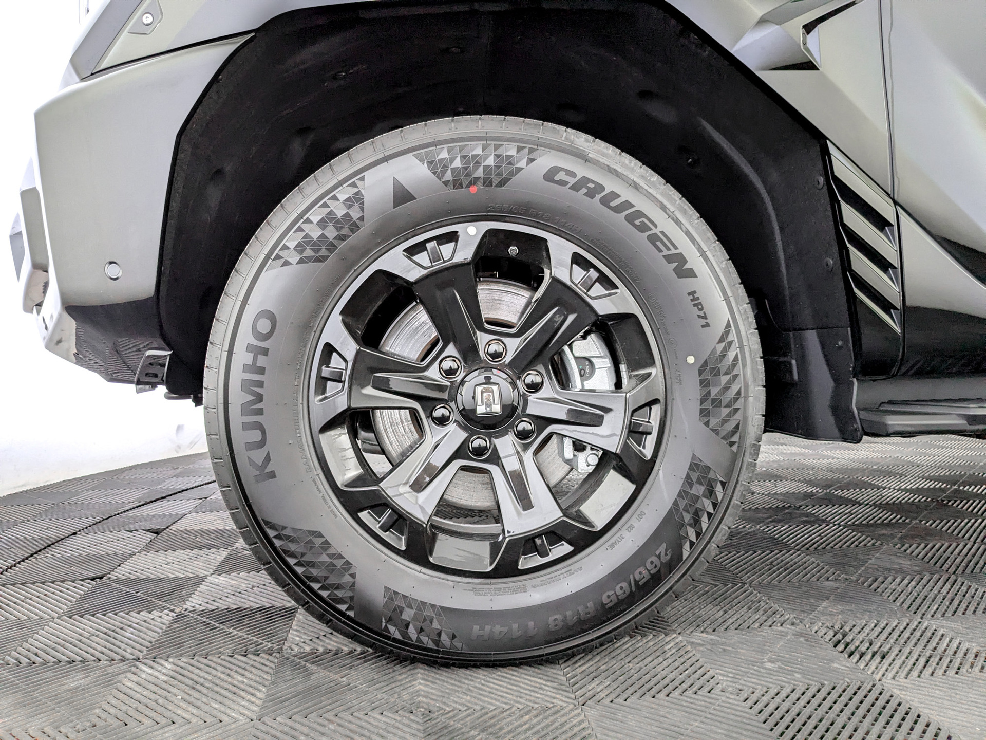 Фото Tank 400 Премиум (Premium) 2.0T/245 9AT 4WD
