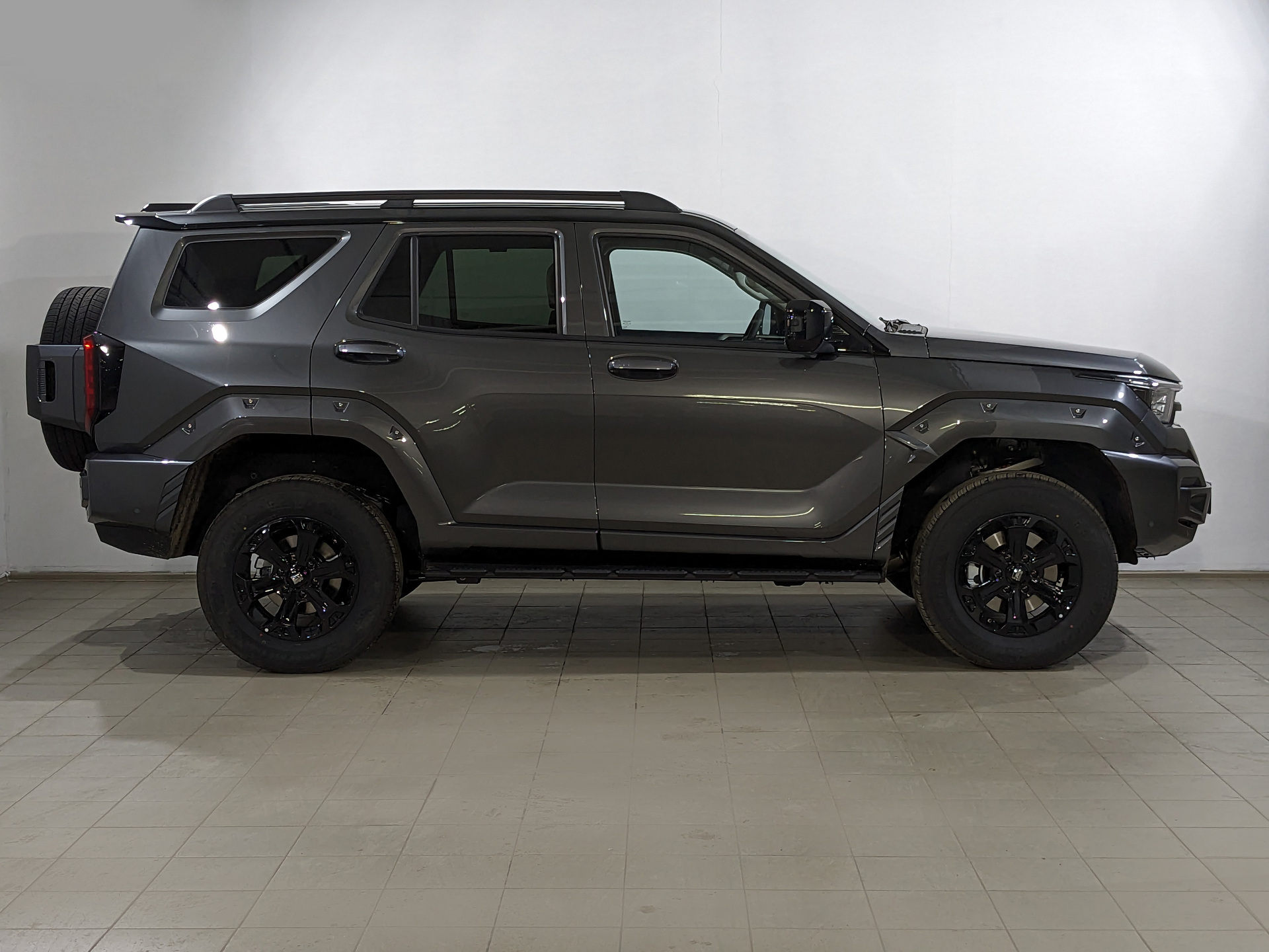 Фото Tank 400 Премиум (Premium) 2.0T/245 9AT 4WD