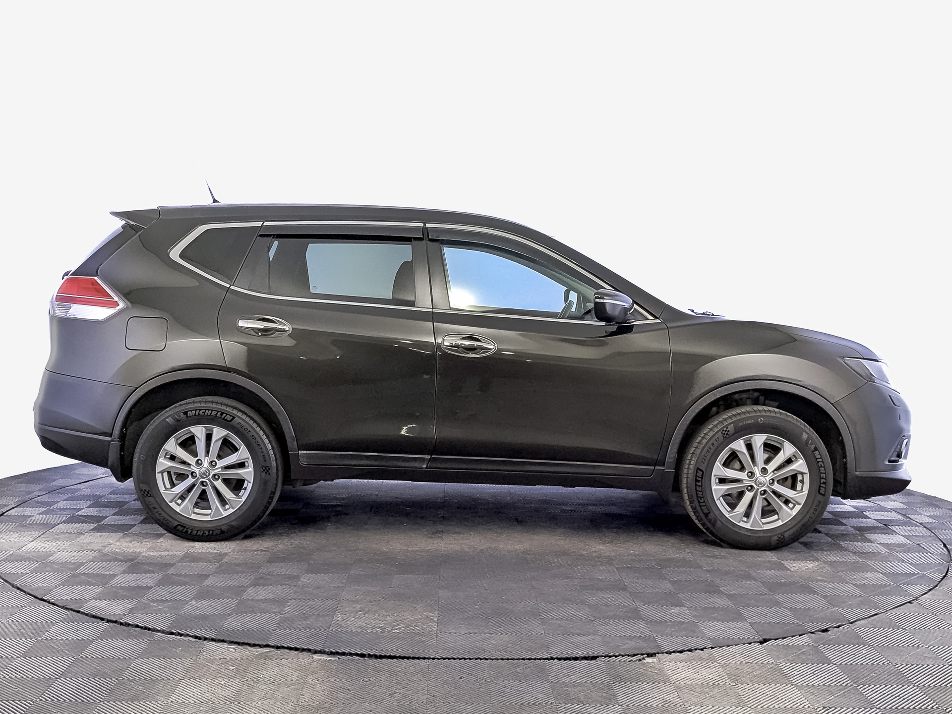 NISSAN X-Trail 2.00 (144 л.с), автомат, 2015, пробег 172 112 км