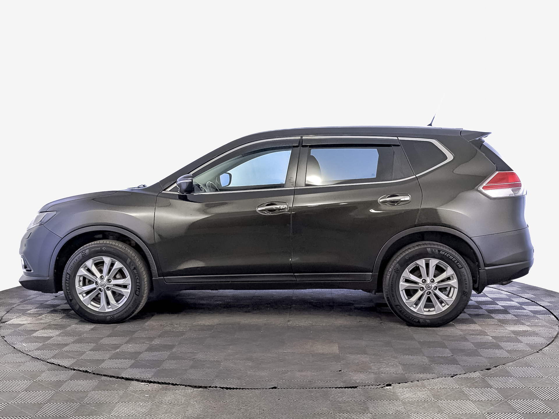 NISSAN X-Trail 2.00 (144 л.с), автомат, 2015, пробег 172 112 км