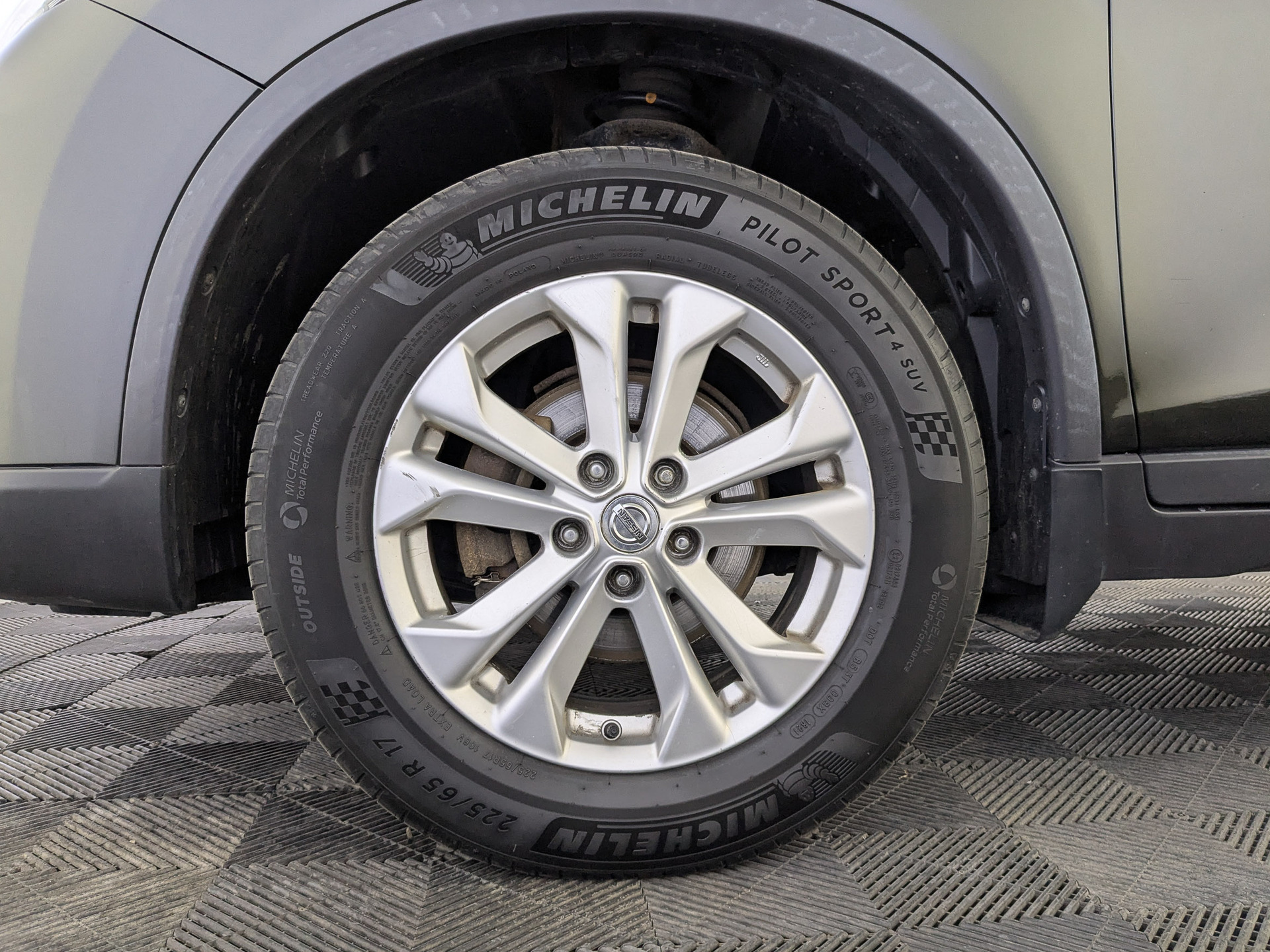 NISSAN X-Trail 2.00 (144 л.с), автомат, 2015, пробег 172 112 км