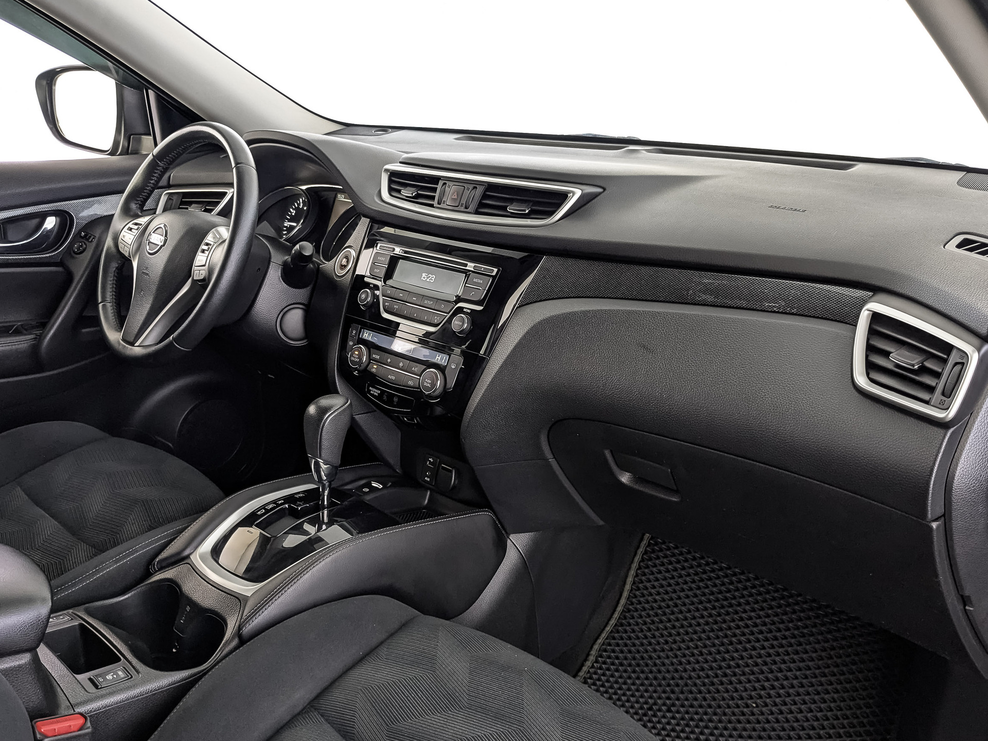 NISSAN X-Trail 2.00 (144 л.с), автомат, 2015, пробег 172 112 км