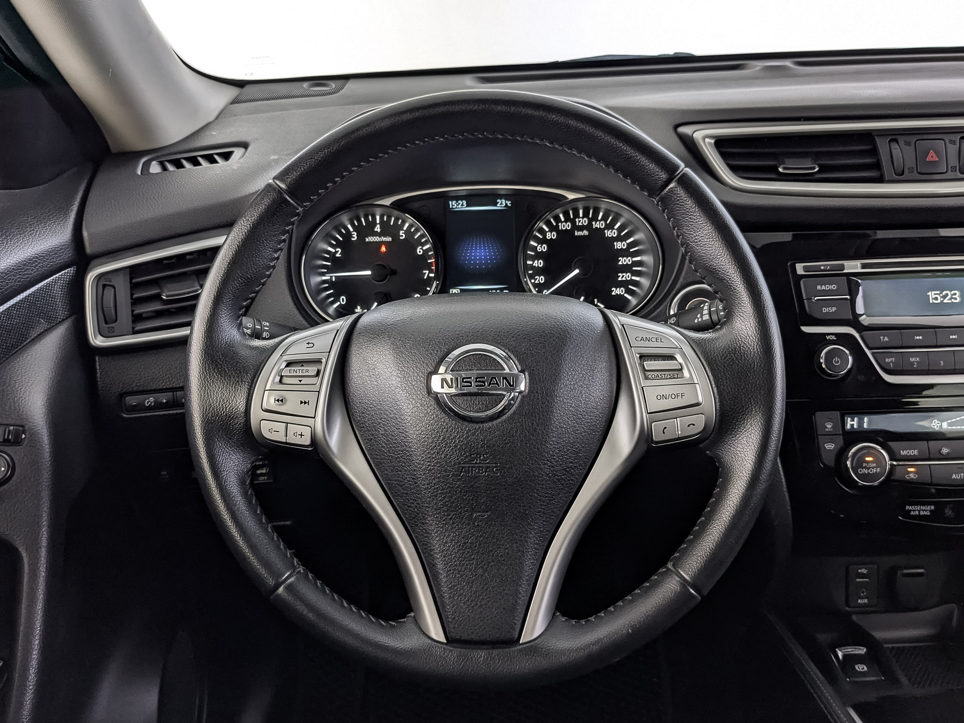 NISSAN X-Trail 2.00 (144 л.с), автомат, 2015, пробег 172 112 км