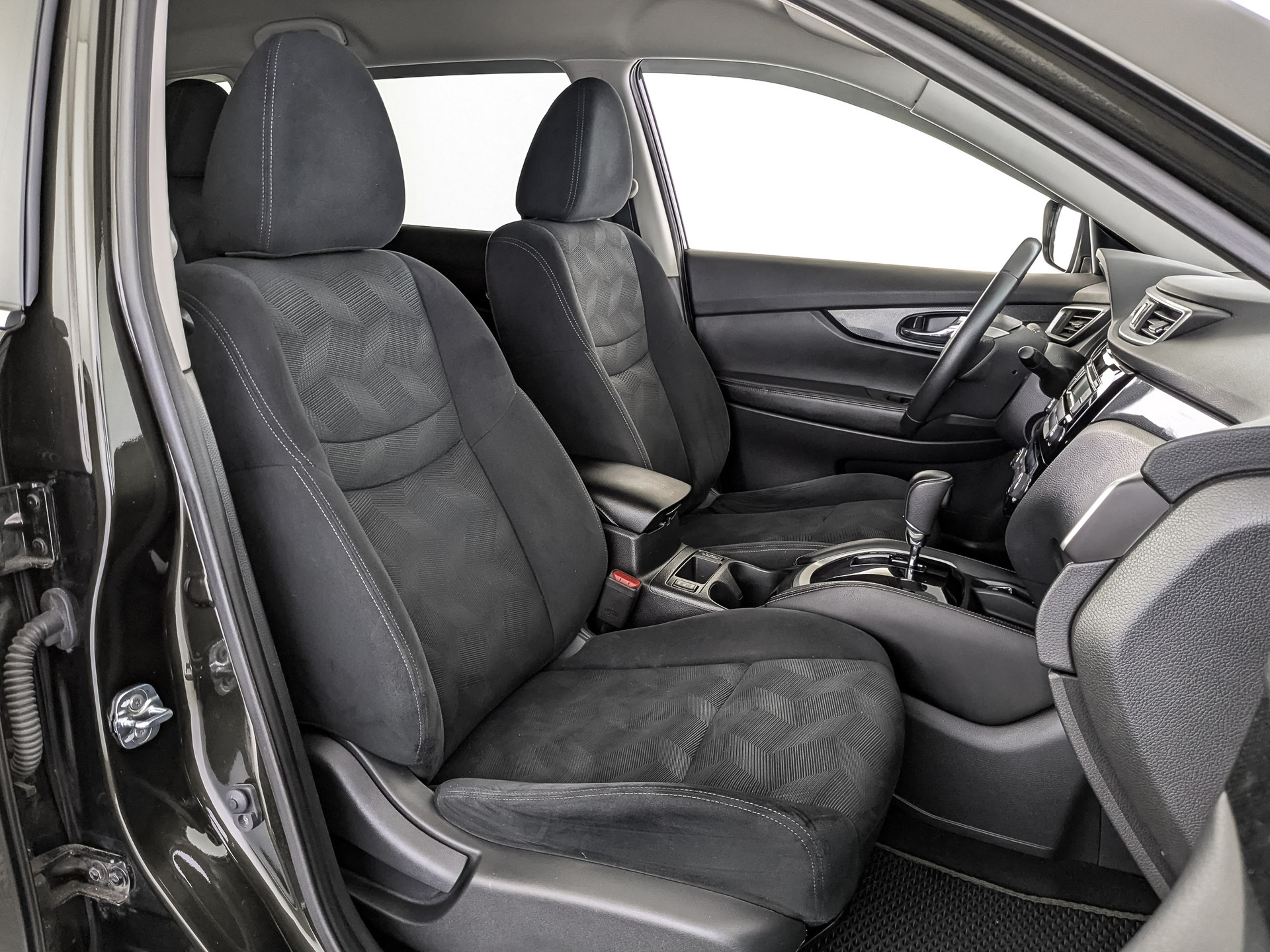 NISSAN X-Trail 2.00 (144 л.с), автомат, 2015, пробег 172 112 км