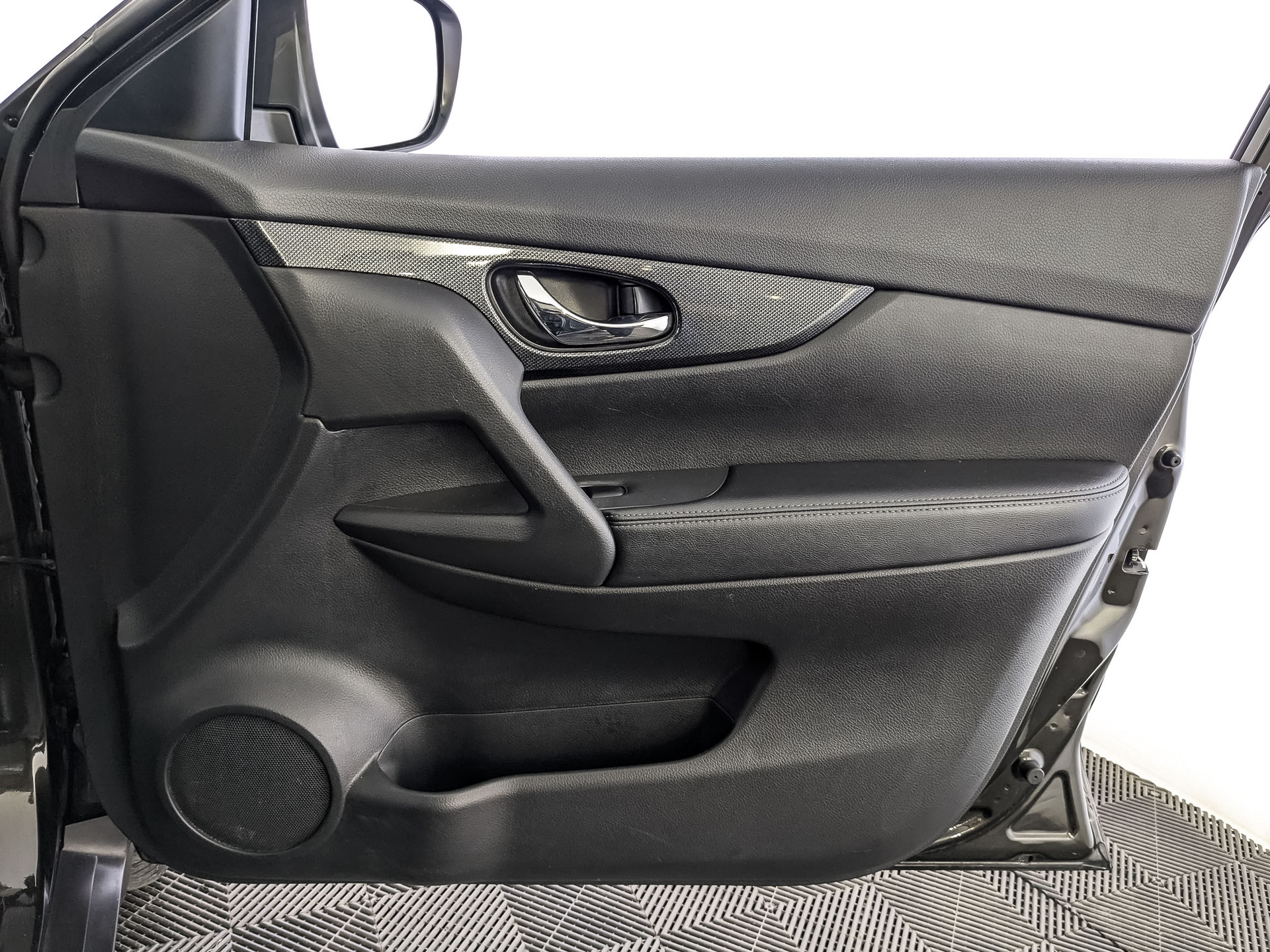 NISSAN X-Trail 2.00 (144 л.с), автомат, 2015, пробег 172 112 км