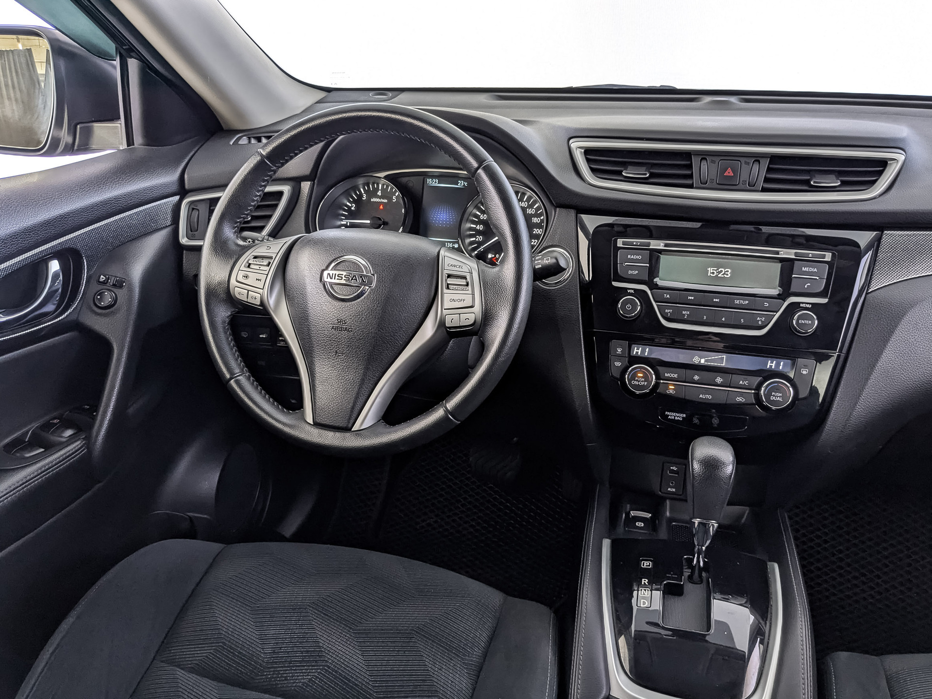 NISSAN X-Trail 2.00 (144 л.с), автомат, 2015, пробег 172 112 км