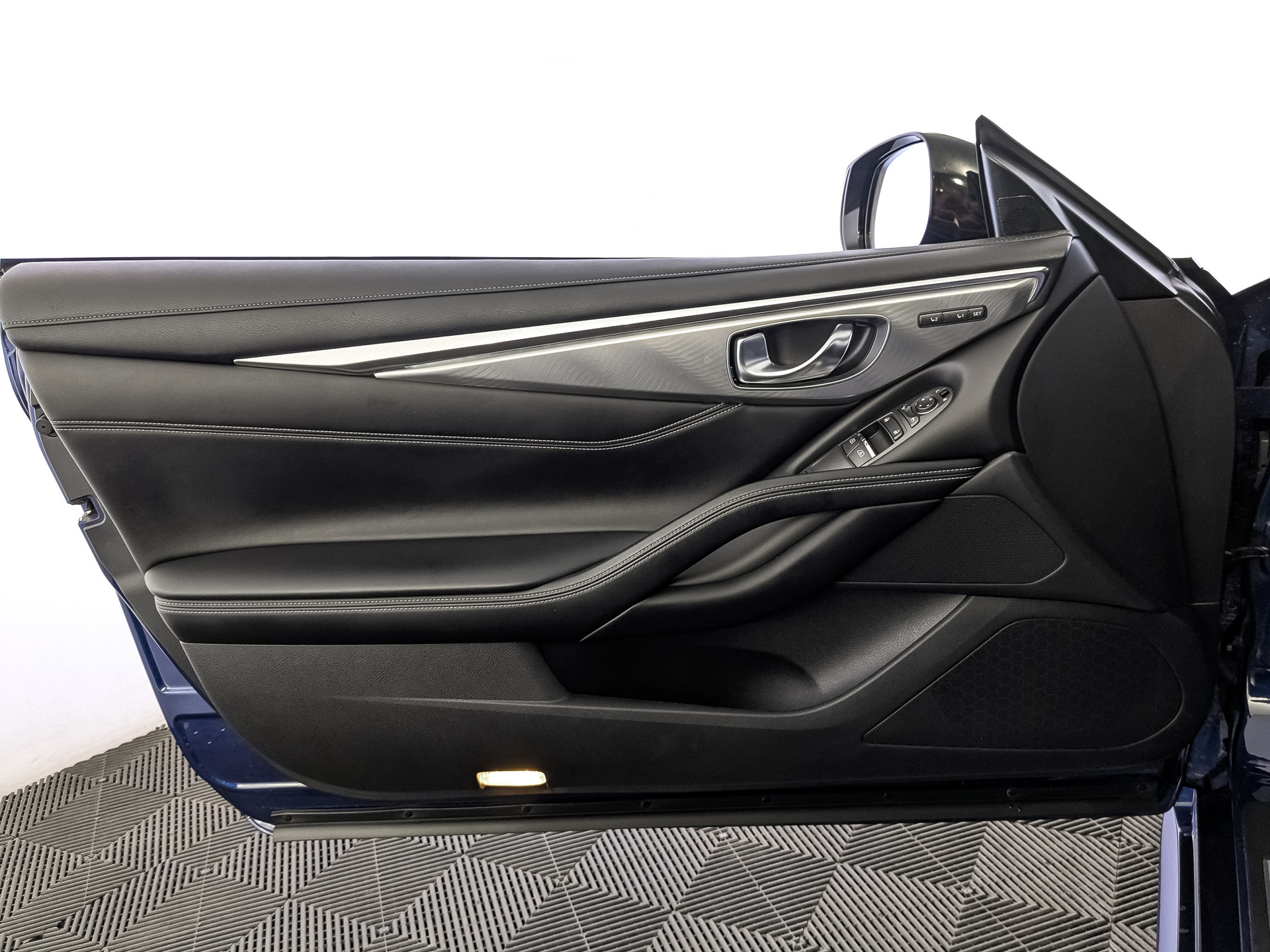 INFINITI Q60 2.00 (211 л.с), автомат, 2021, пробег 36 464 км