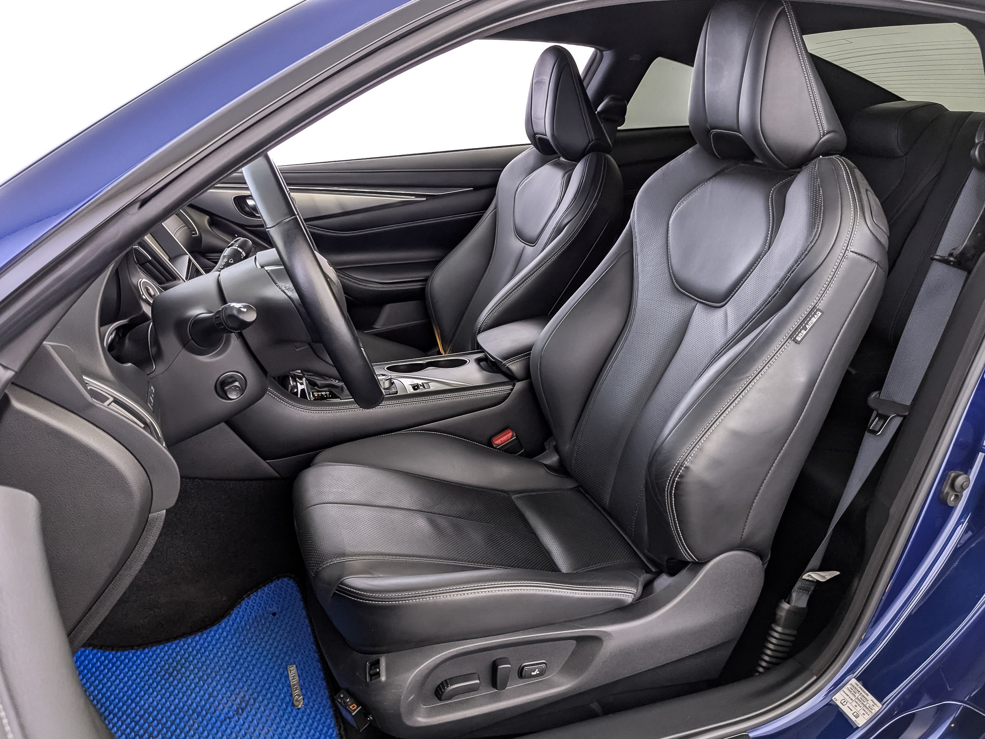 INFINITI Q60 2.00 (211 л.с), автомат, 2021, пробег 36 464 км
