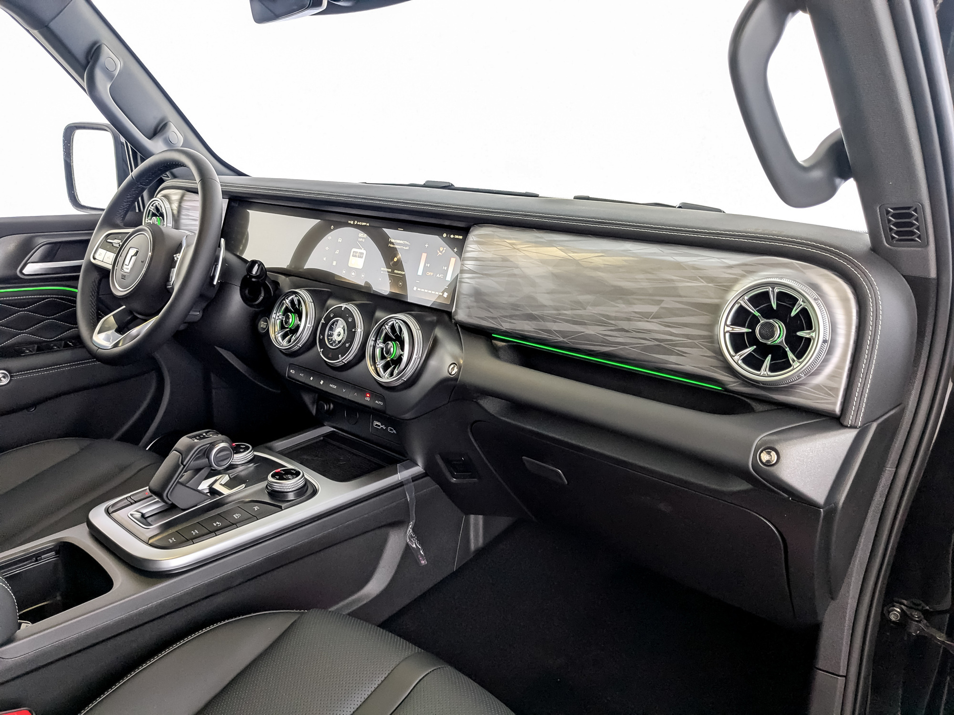 Фото Tank 300 Сити Премиум (City Premium) 2.0T/218 8AT 4WD