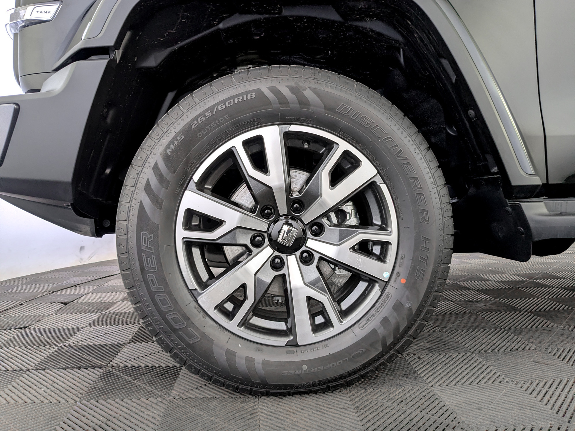 Фото Tank 300 Сити Премиум (City Premium) 2.0T/218 8AT 4WD