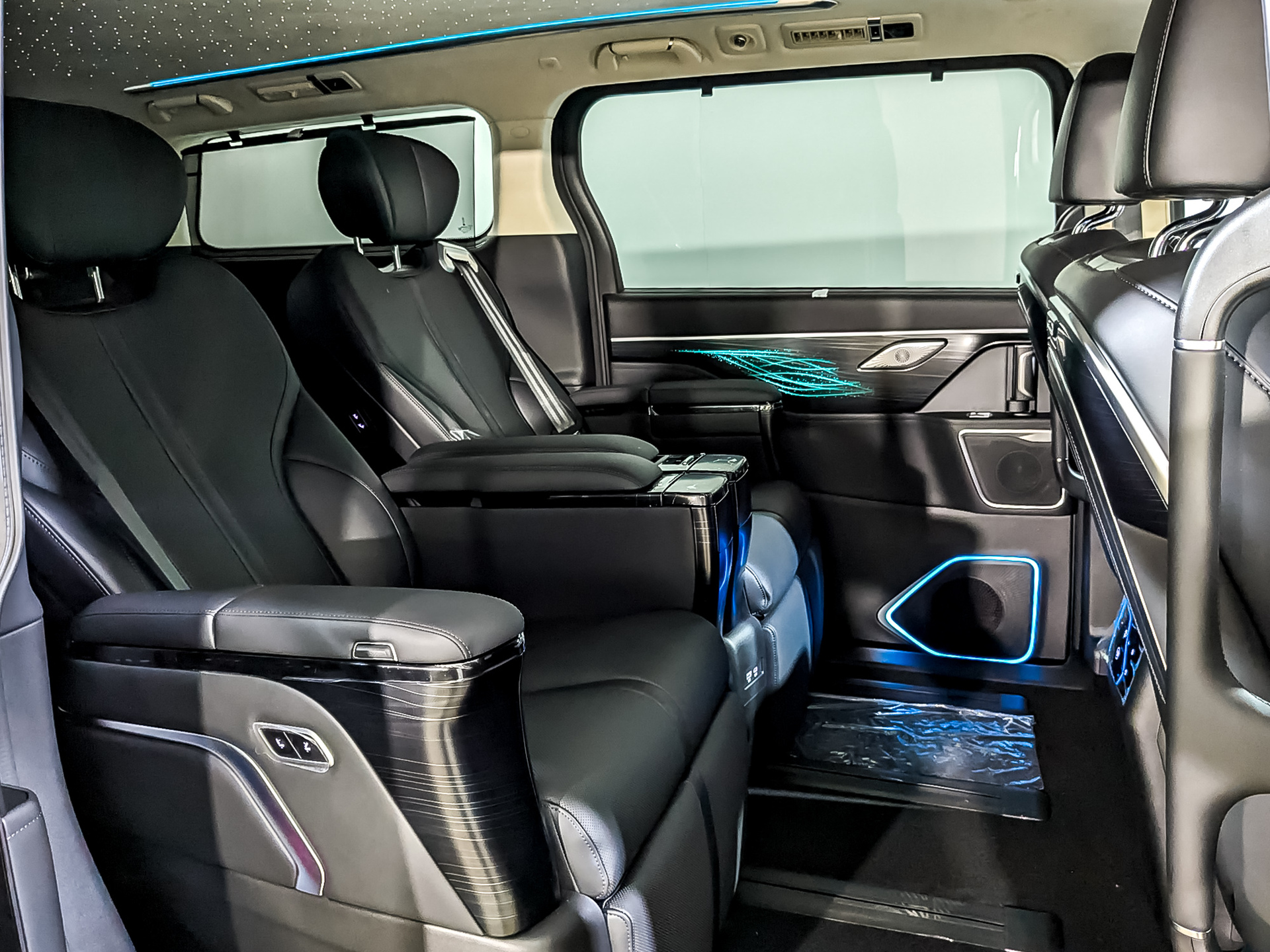 Фото Wey 80 Премиум Лаундж (Business Lounge) 1.5H/299 44кВт DHT 4WD 6S