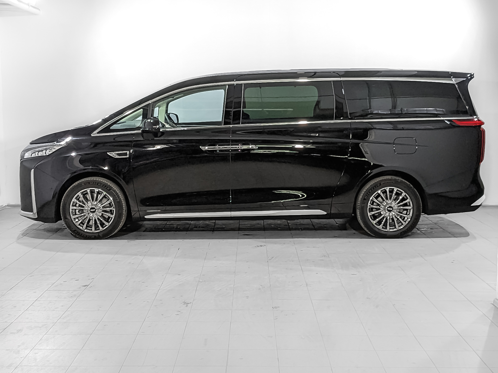 Фото Wey 80 Премиум Лаундж (Business Lounge) 1.5H/299 44кВт DHT 4WD 6S
