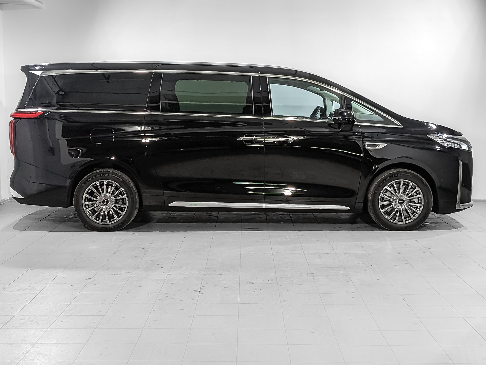 Фото Wey 80 Премиум Лаундж (Business Lounge) 1.5H/299 44кВт DHT 4WD 6S