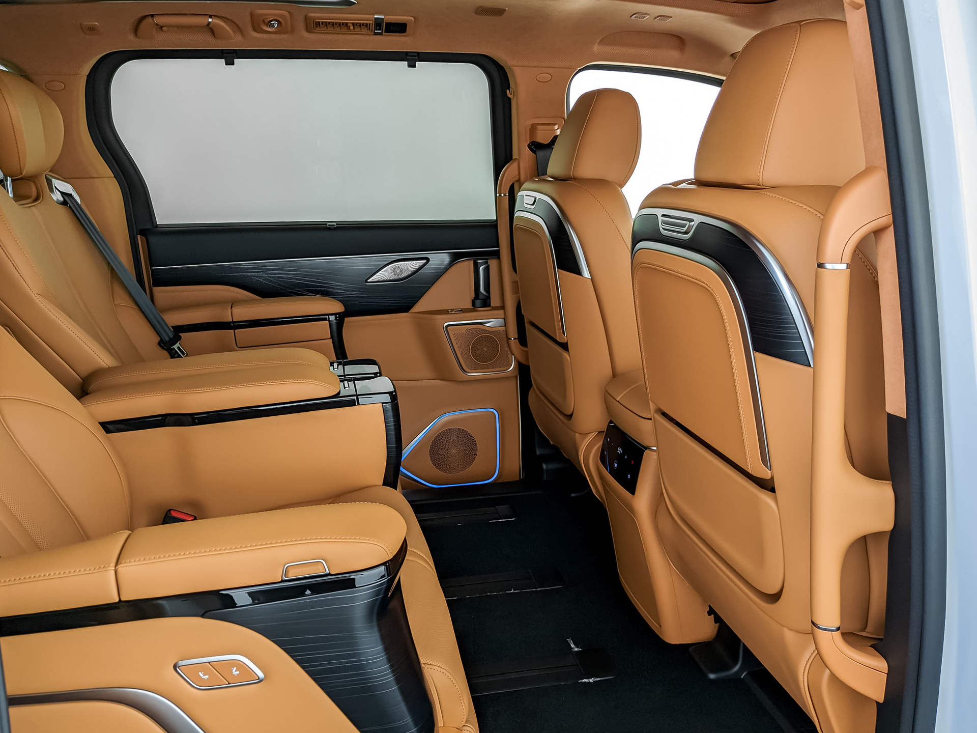 Фото Wey 80 Премиум Лаундж (Business Lounge) 1.5H/299 44кВт DHT 4WD 6S