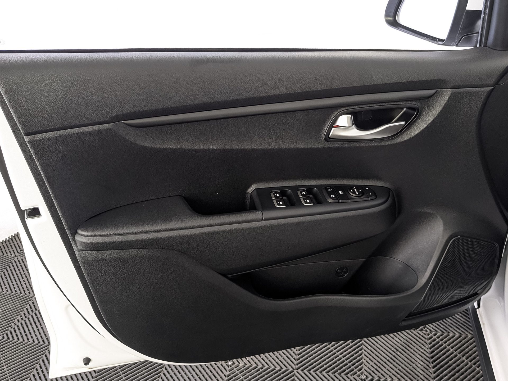 SOLARIS KRX 1.60 (123 л.с), автомат, 2025, пробег 9 710 км