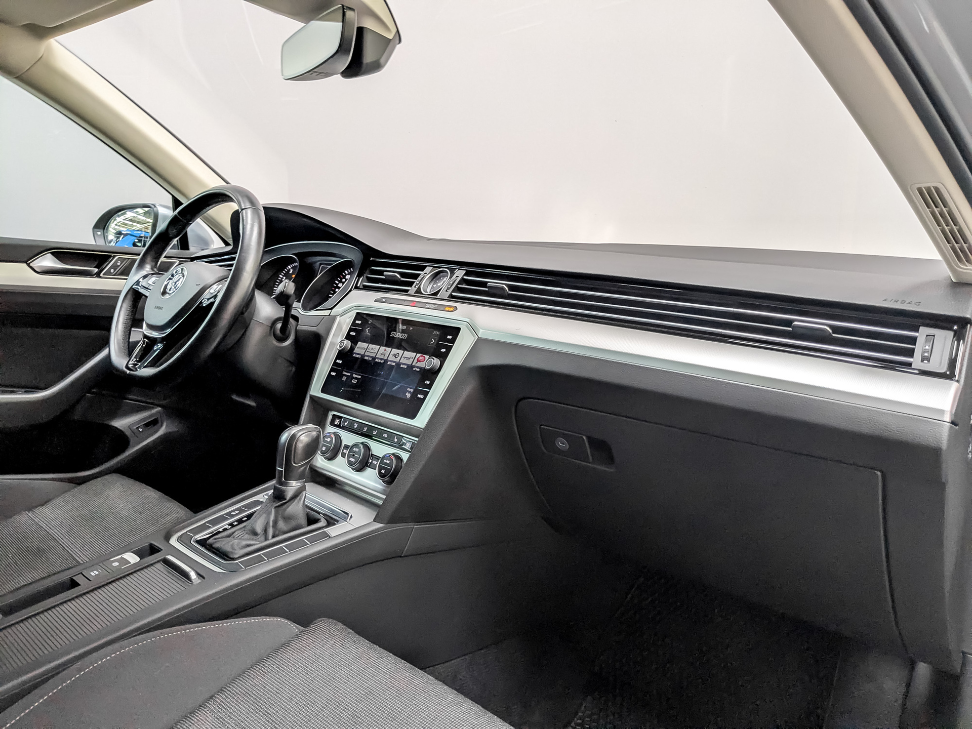 VOLKSWAGEN Passat 1.50 (150 л.с), автомат, 2019, пробег 78 797 км