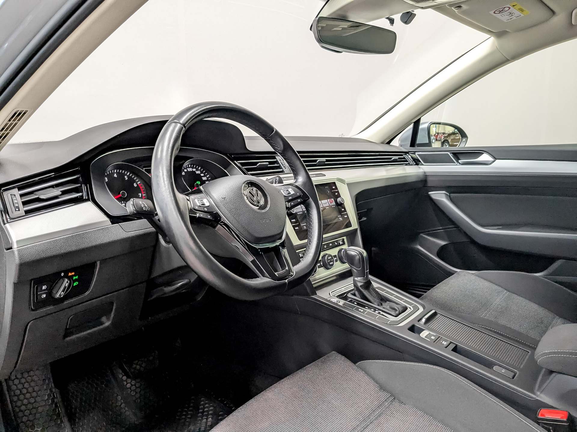 VOLKSWAGEN Passat 1.50 (150 л.с), автомат, 2019, пробег 78 797 км