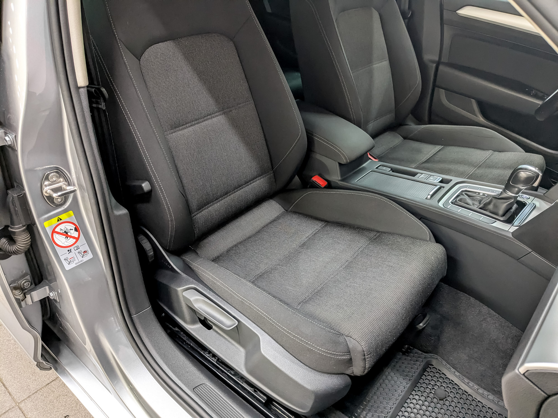 VOLKSWAGEN Passat 1.50 (150 л.с), автомат, 2019, пробег 78 797 км
