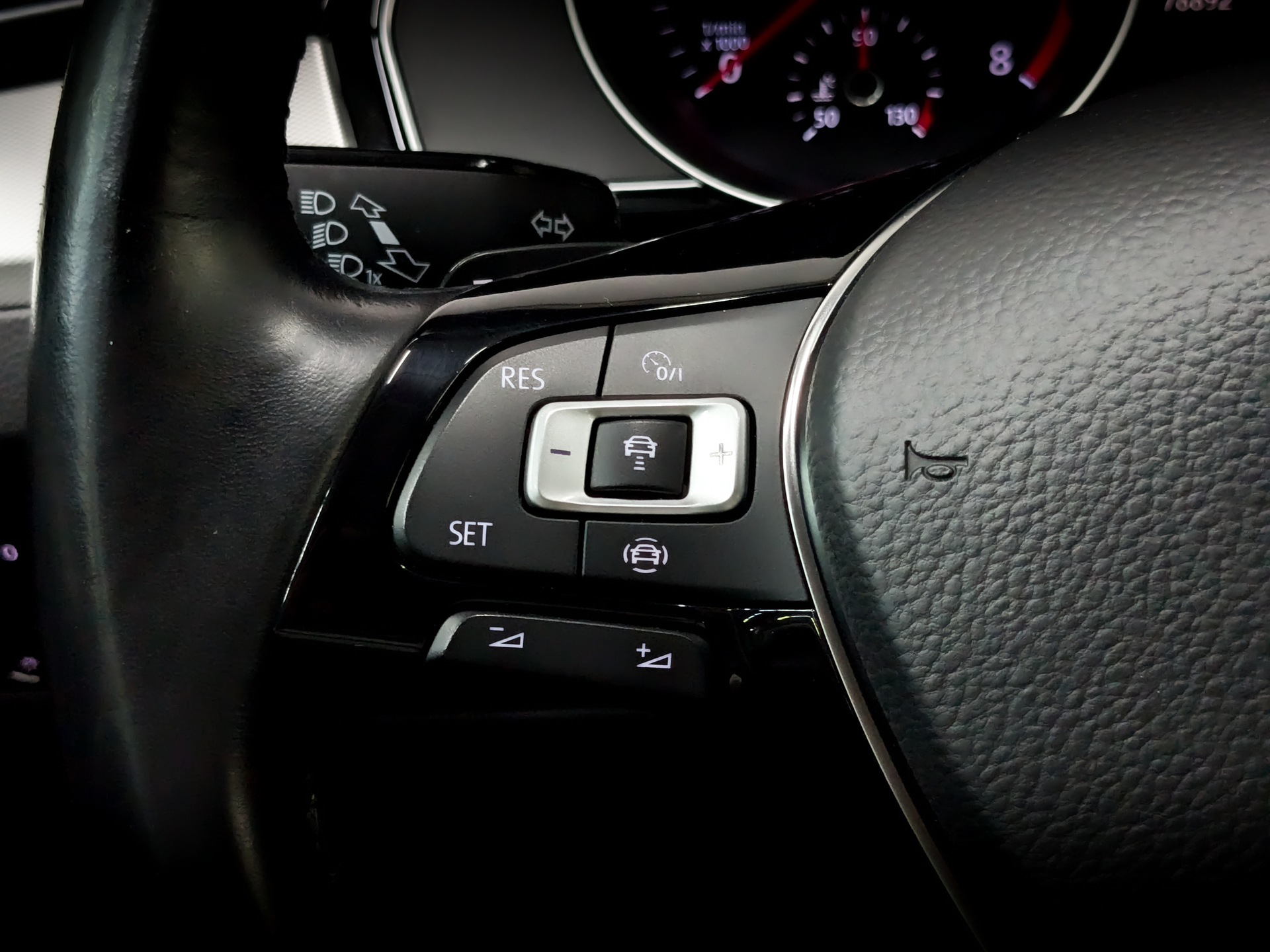 VOLKSWAGEN Passat 1.50 (150 л.с), автомат, 2019, пробег 78 797 км