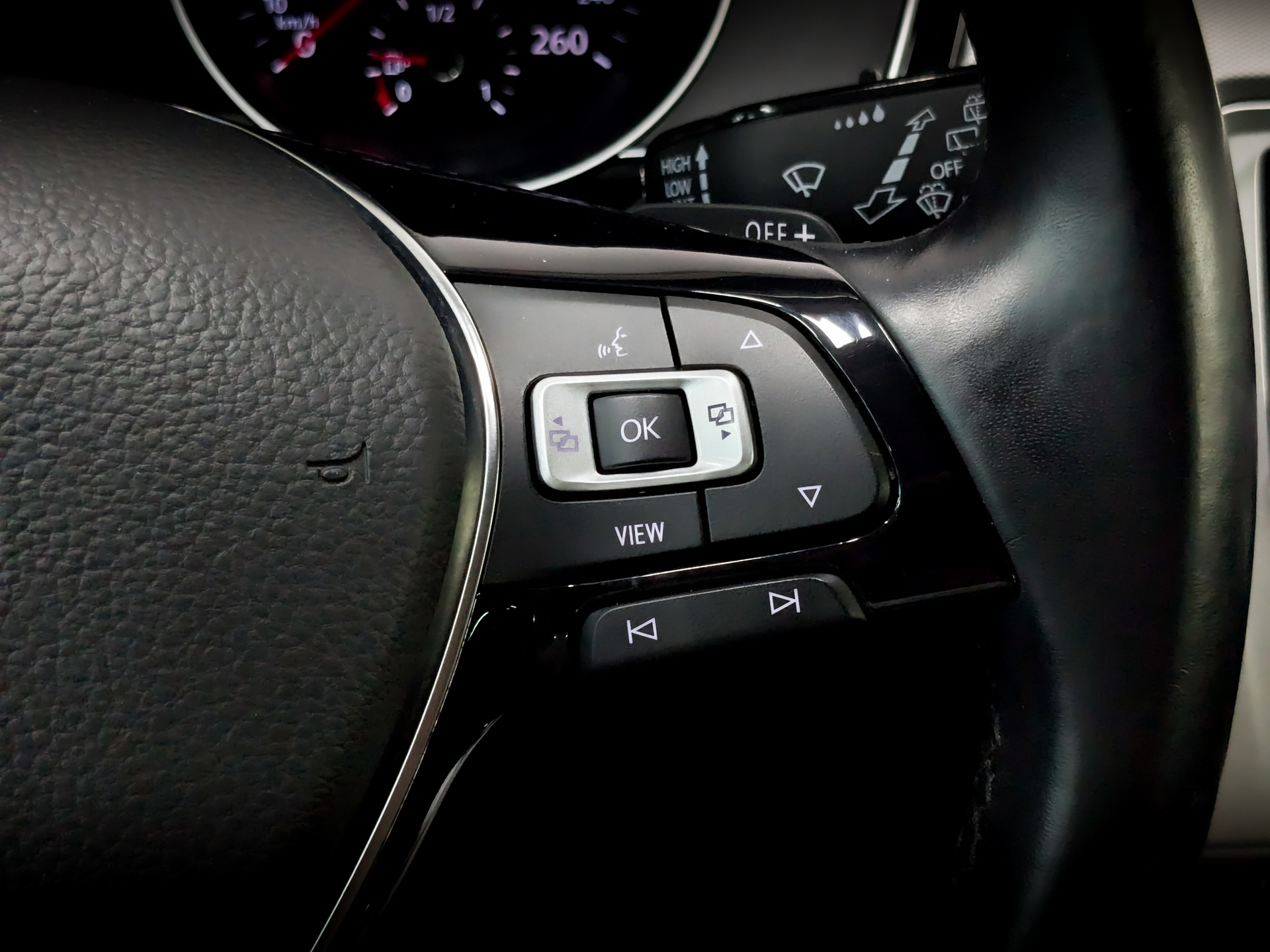 VOLKSWAGEN Passat 1.50 (150 л.с), автомат, 2019, пробег 78 797 км